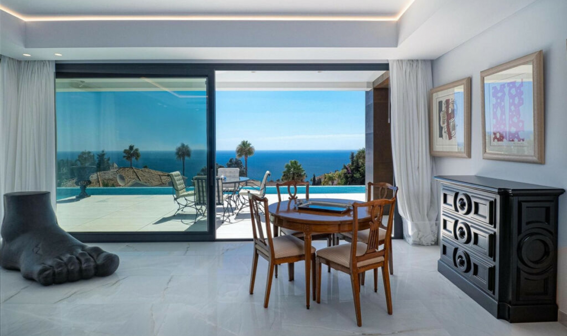 Resale - House -
Manilva