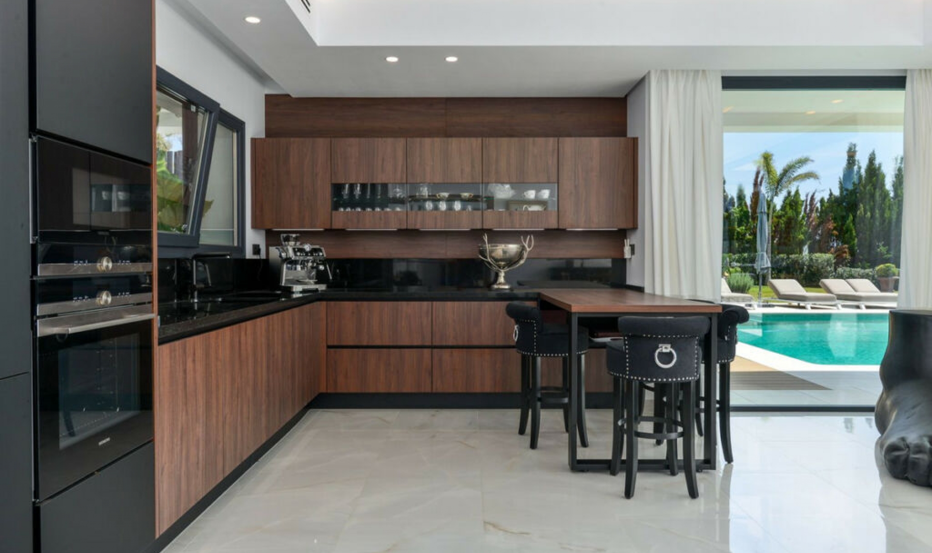 Resale - House -
Manilva