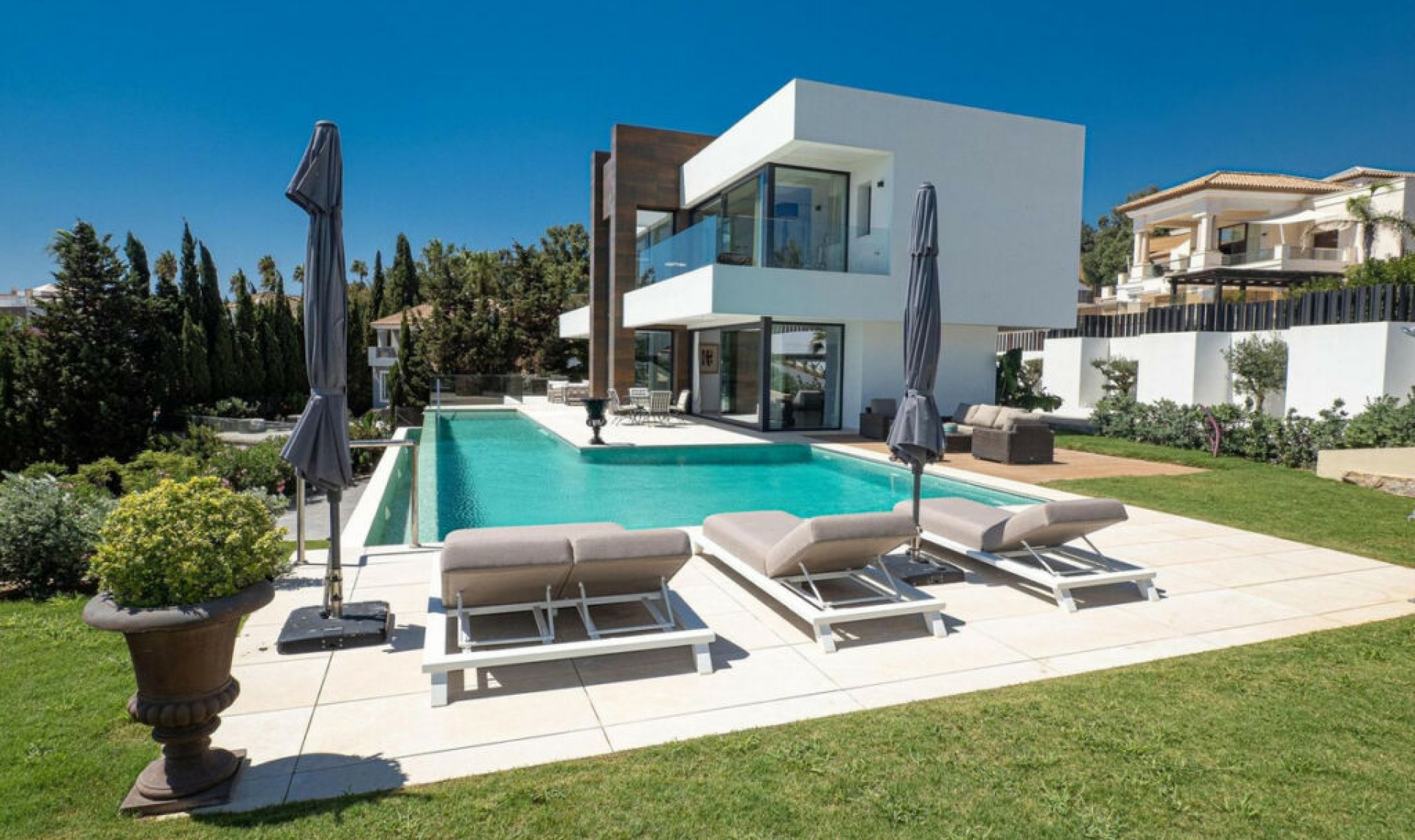 Resale - House -
Manilva