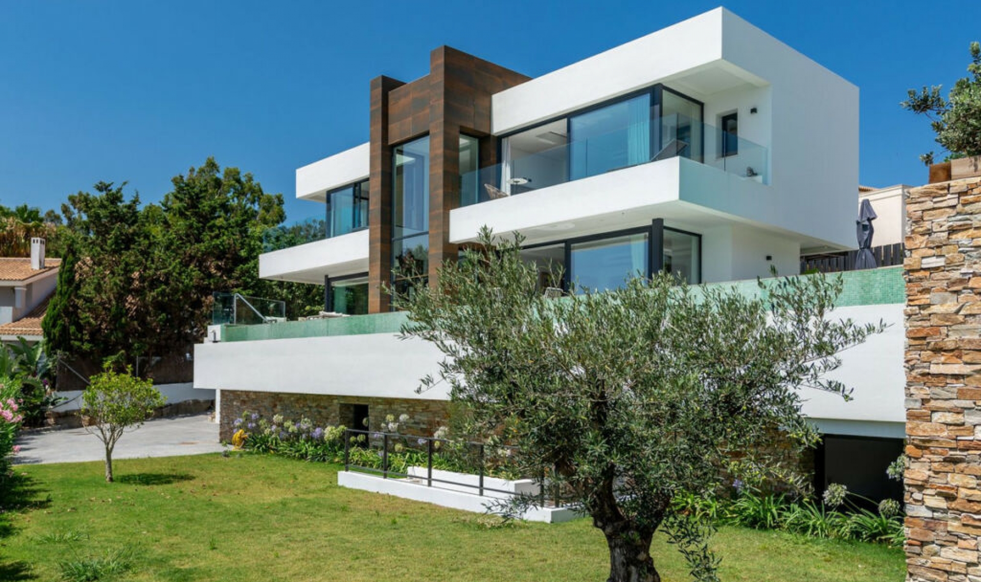 Resale - House -
Manilva