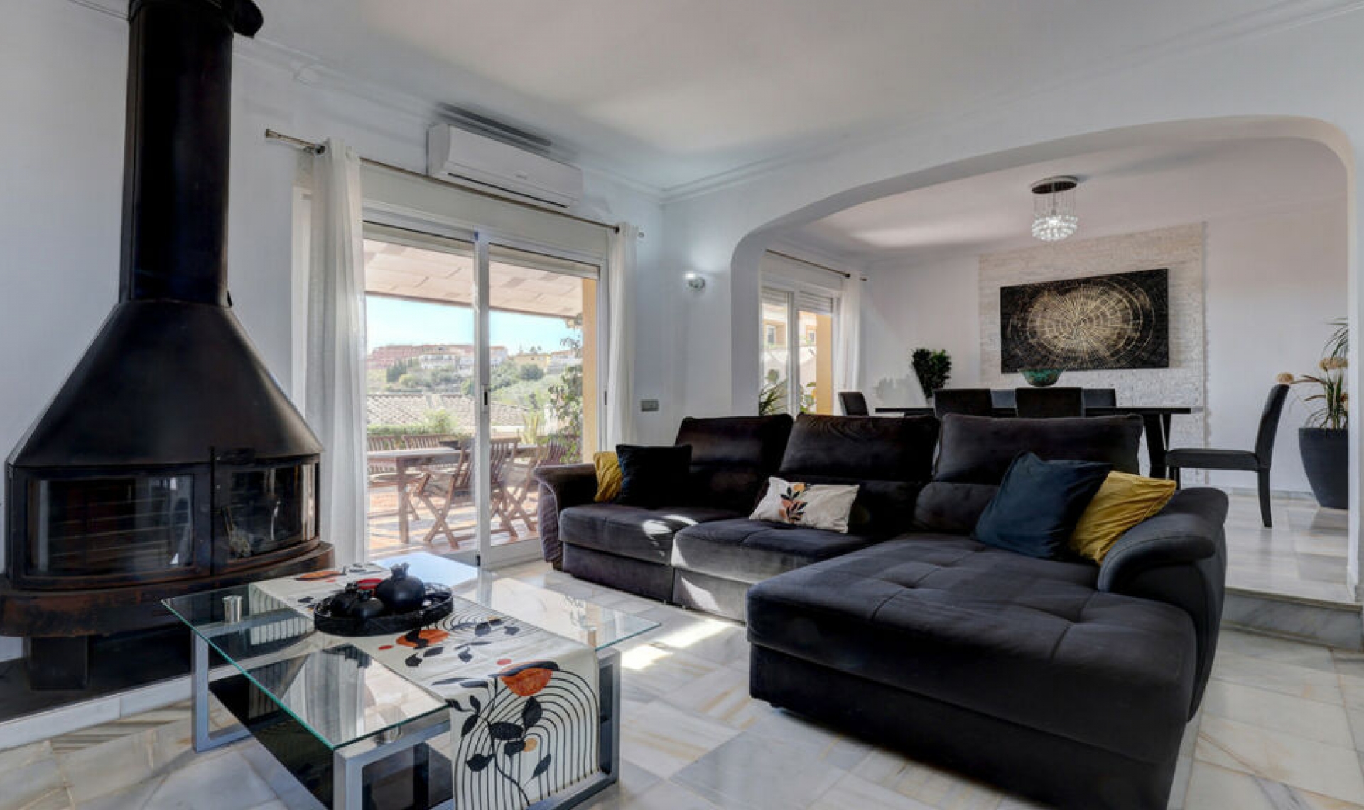 Resale - House -
Manilva