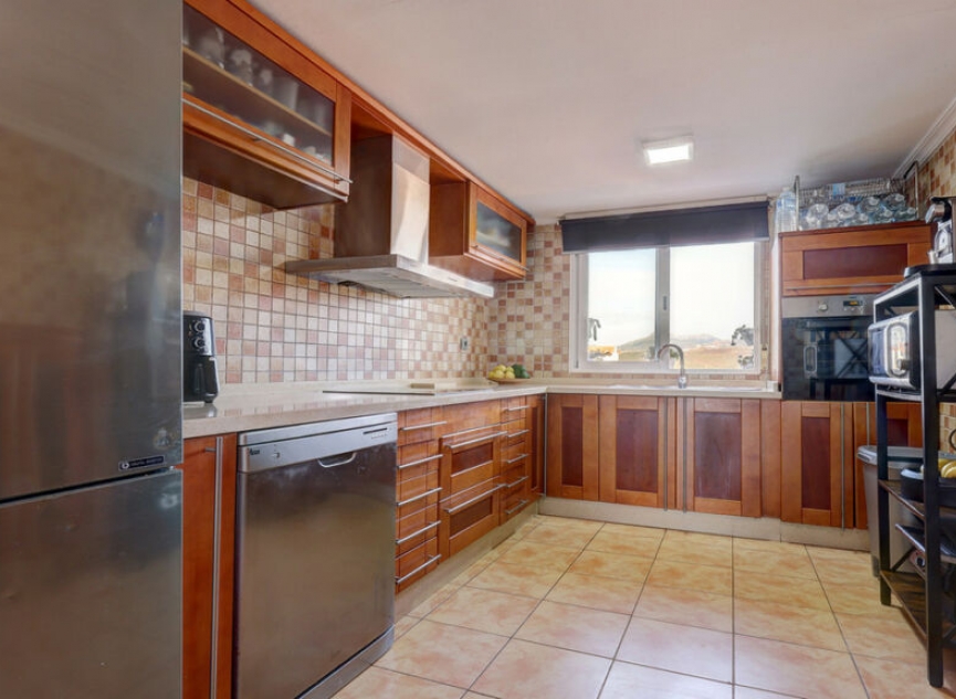Resale - House -
Manilva