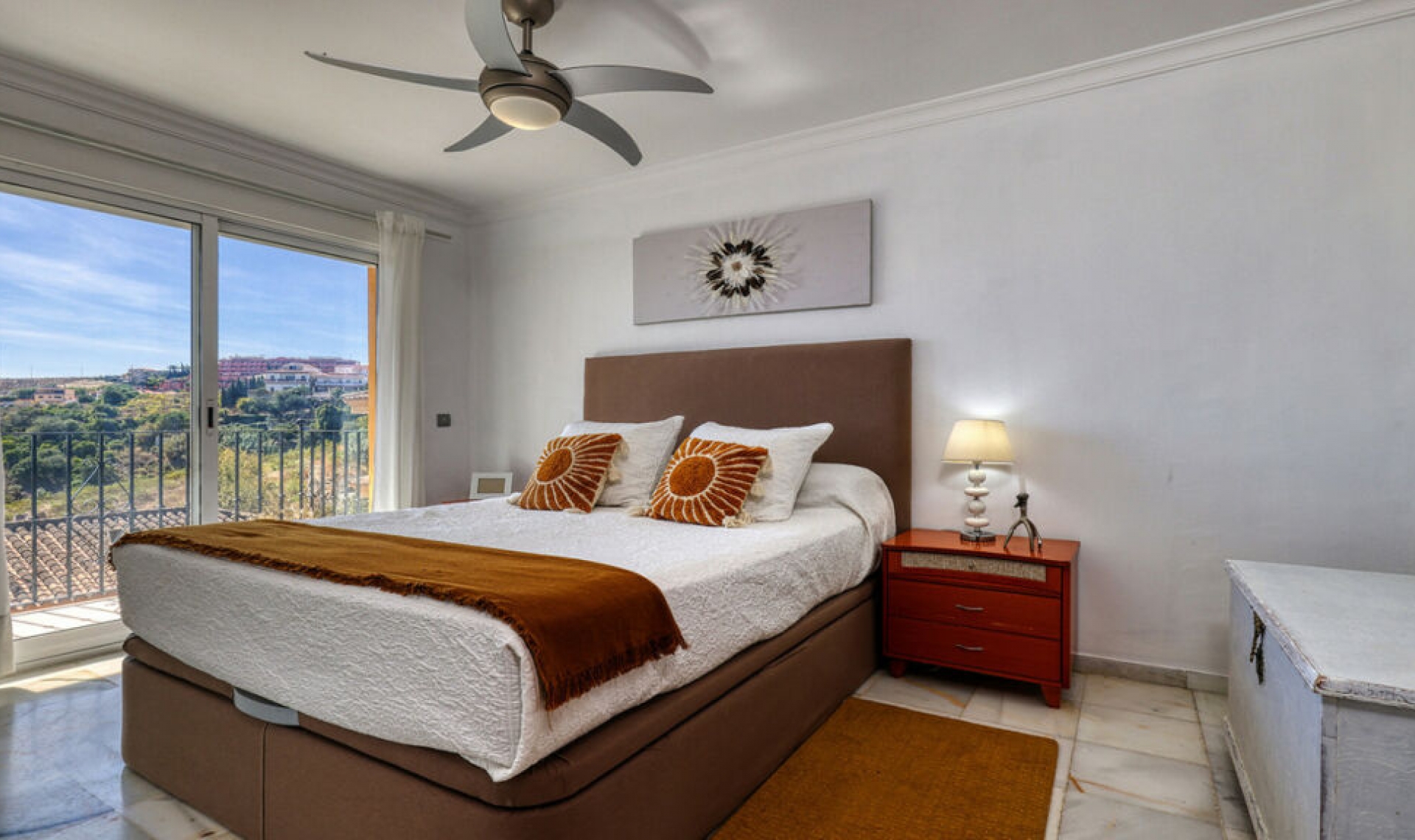 Resale - House -
Manilva