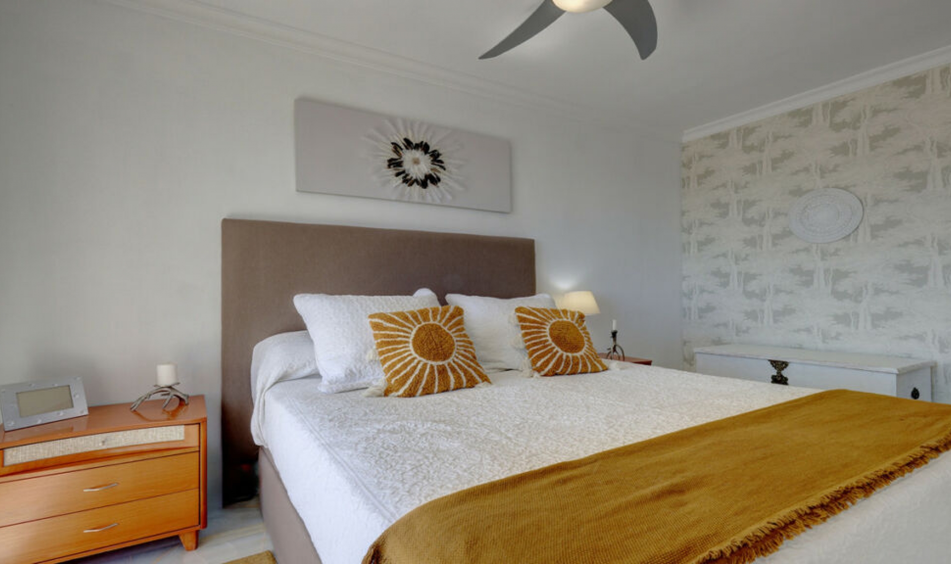 Resale - House -
Manilva