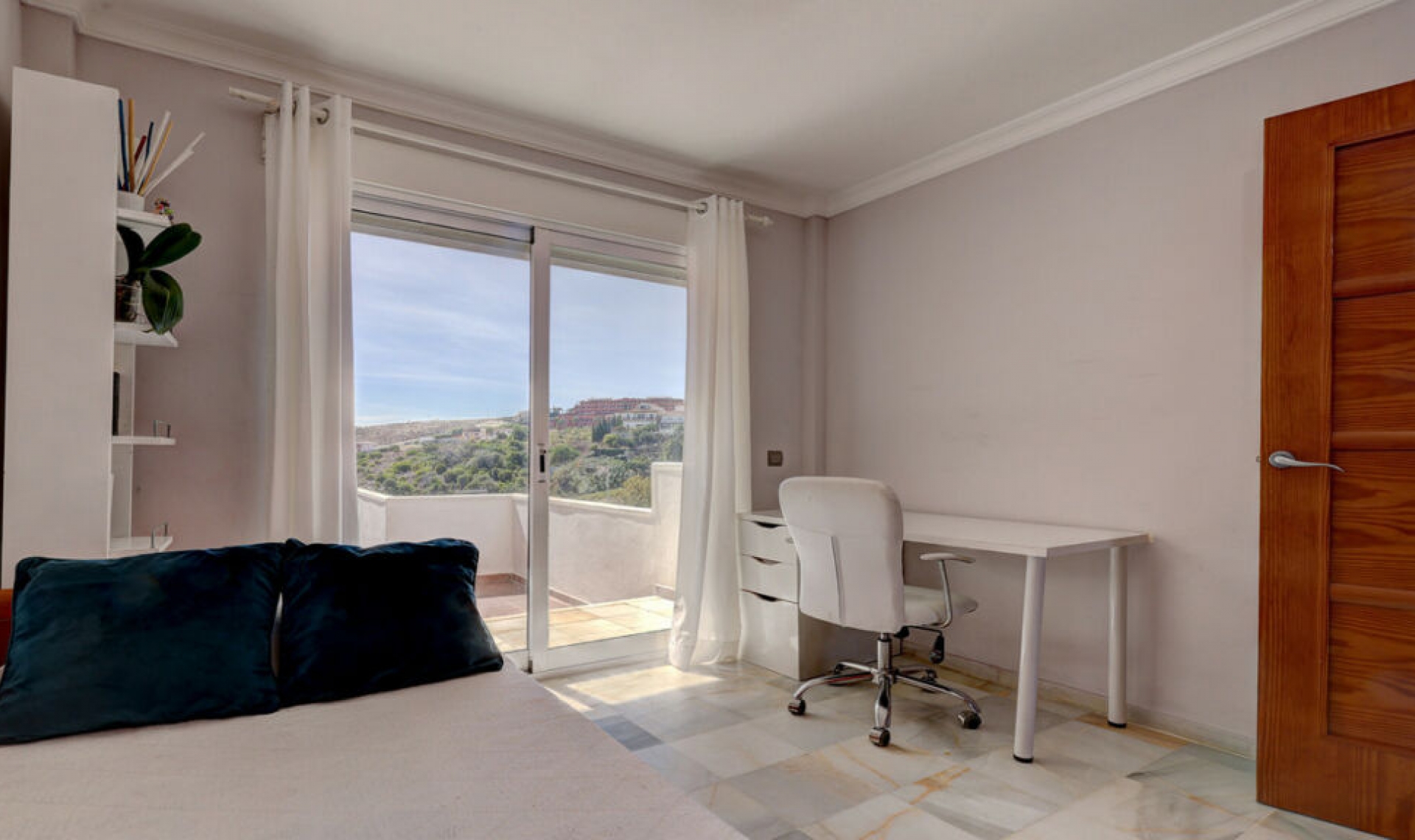 Resale - House -
Manilva