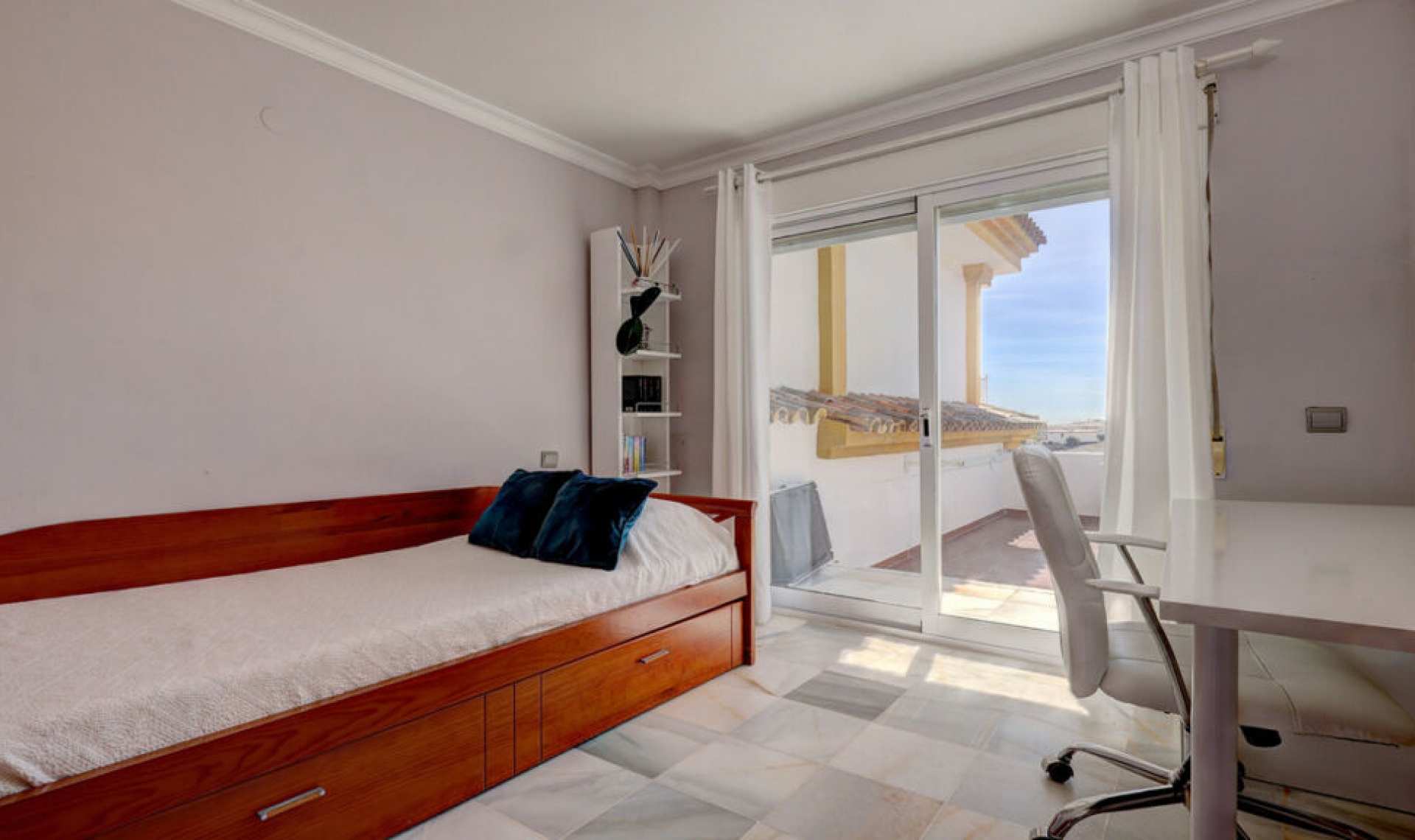 Resale - House -
Manilva