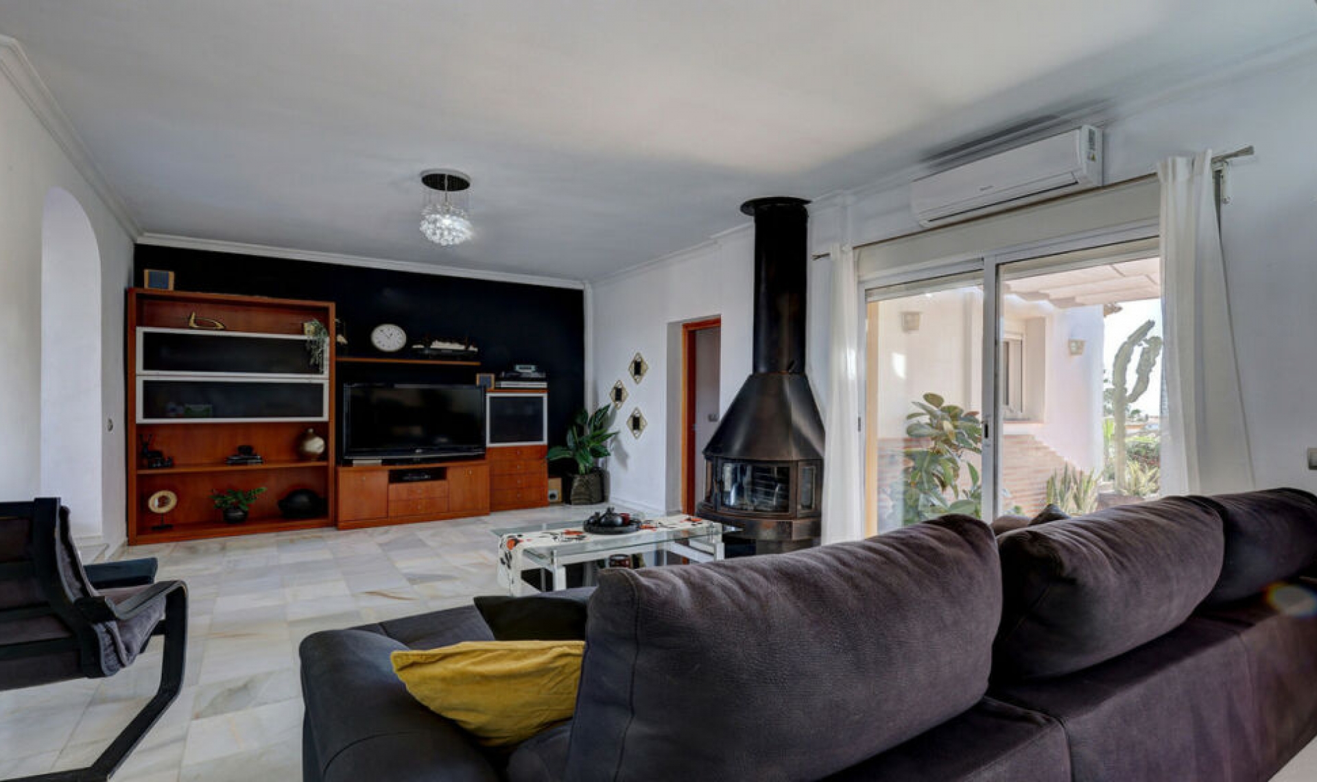 Resale - House -
Manilva