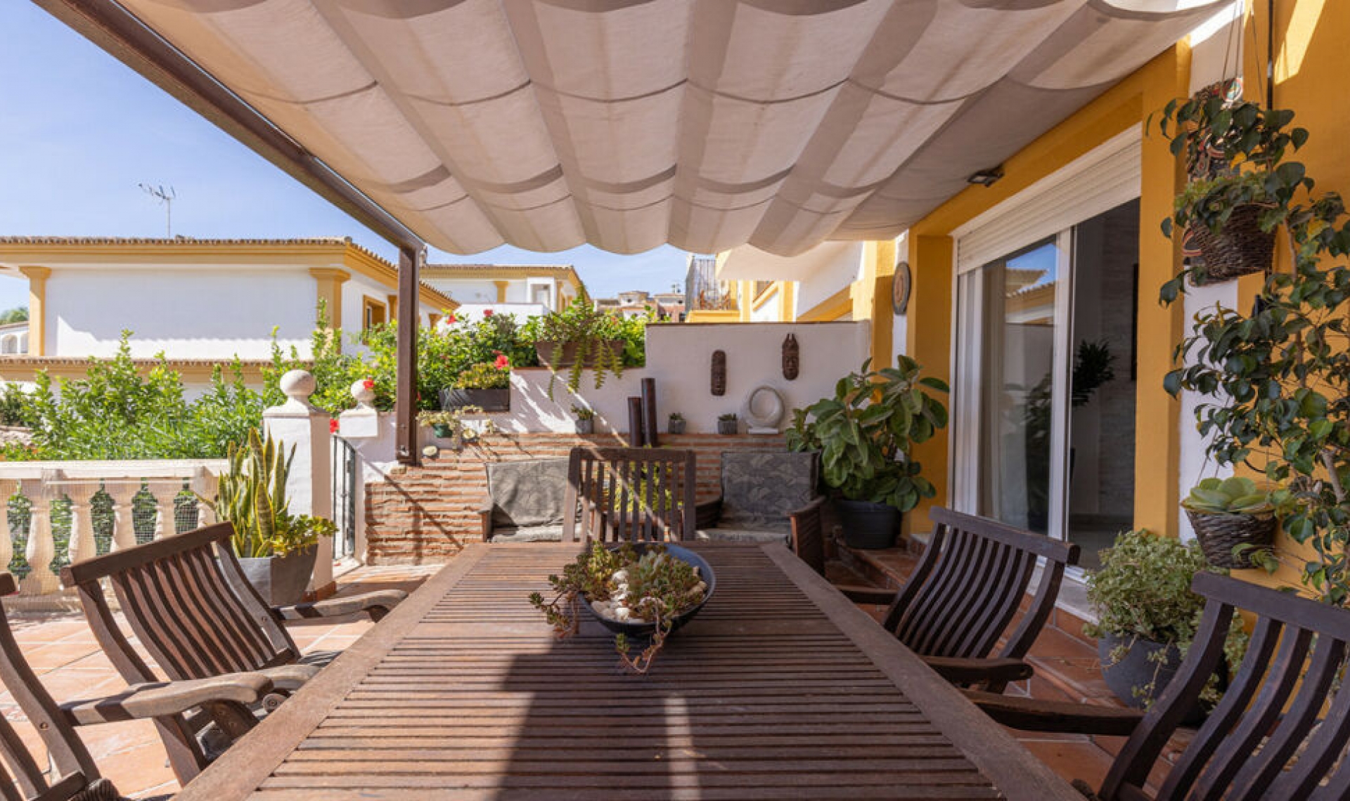 Resale - House -
Manilva