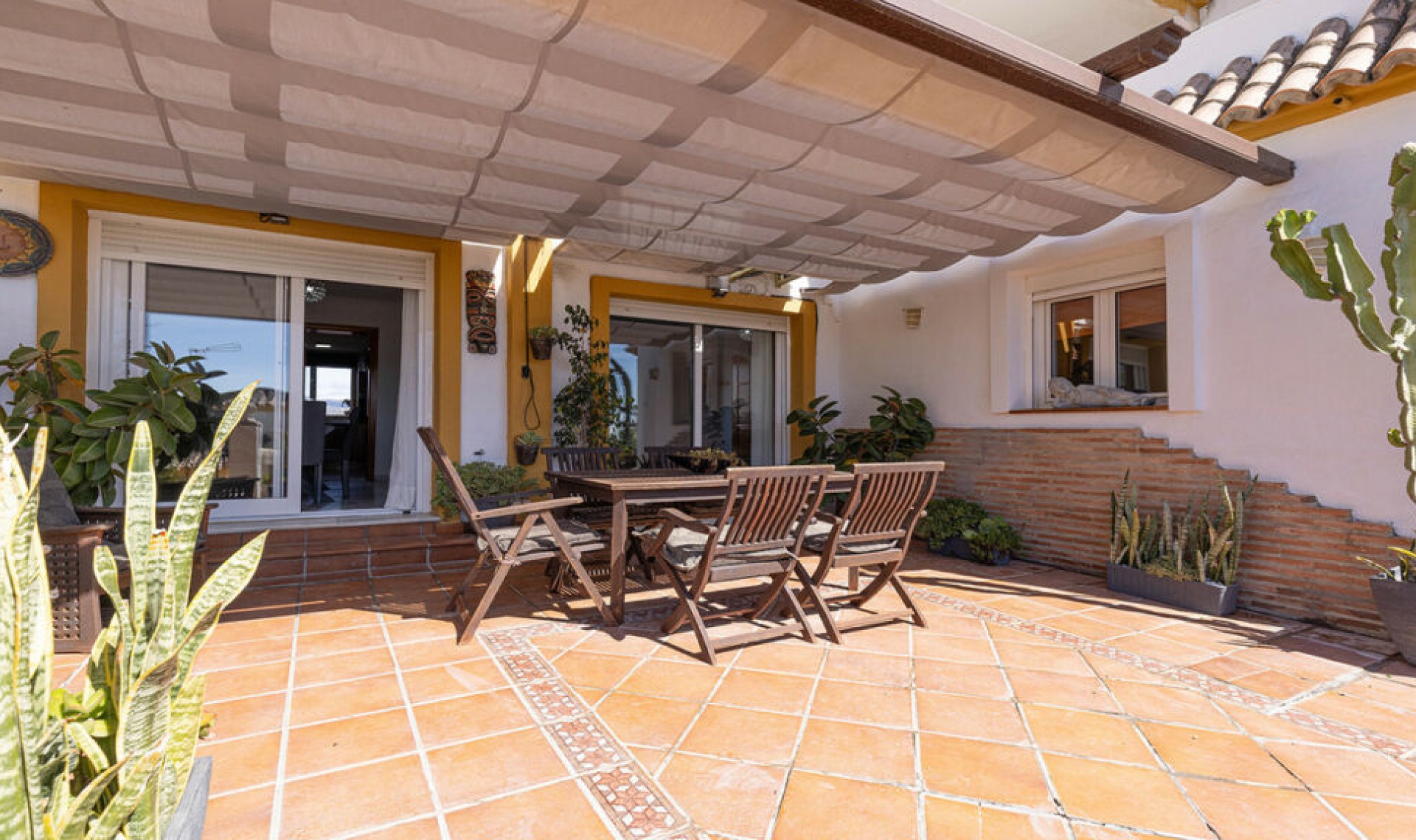 Resale - House -
Manilva