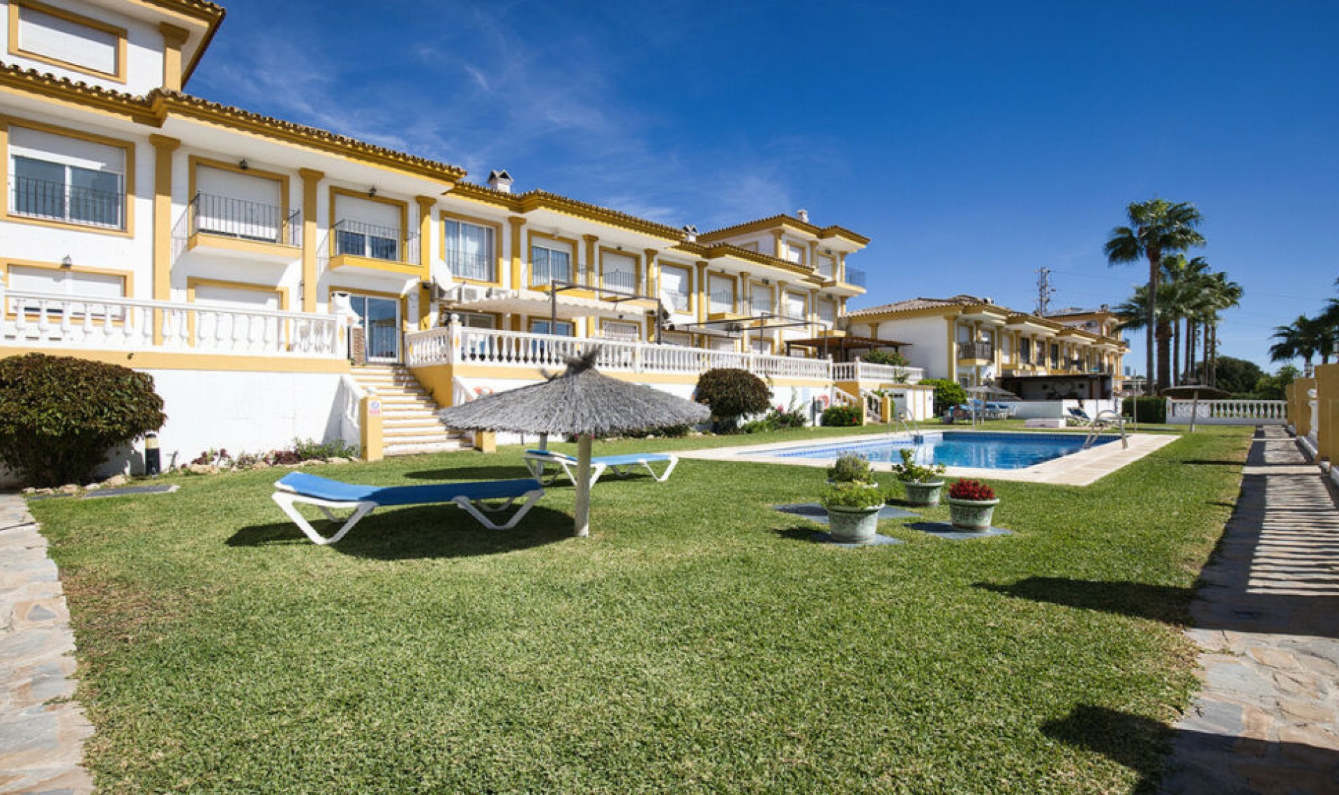 Resale - House -
Manilva