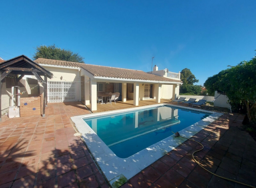 Resale - House -
Manilva