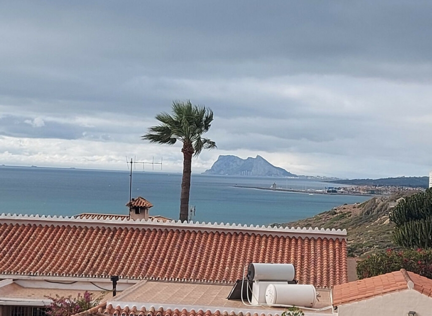 Resale - House -
Manilva