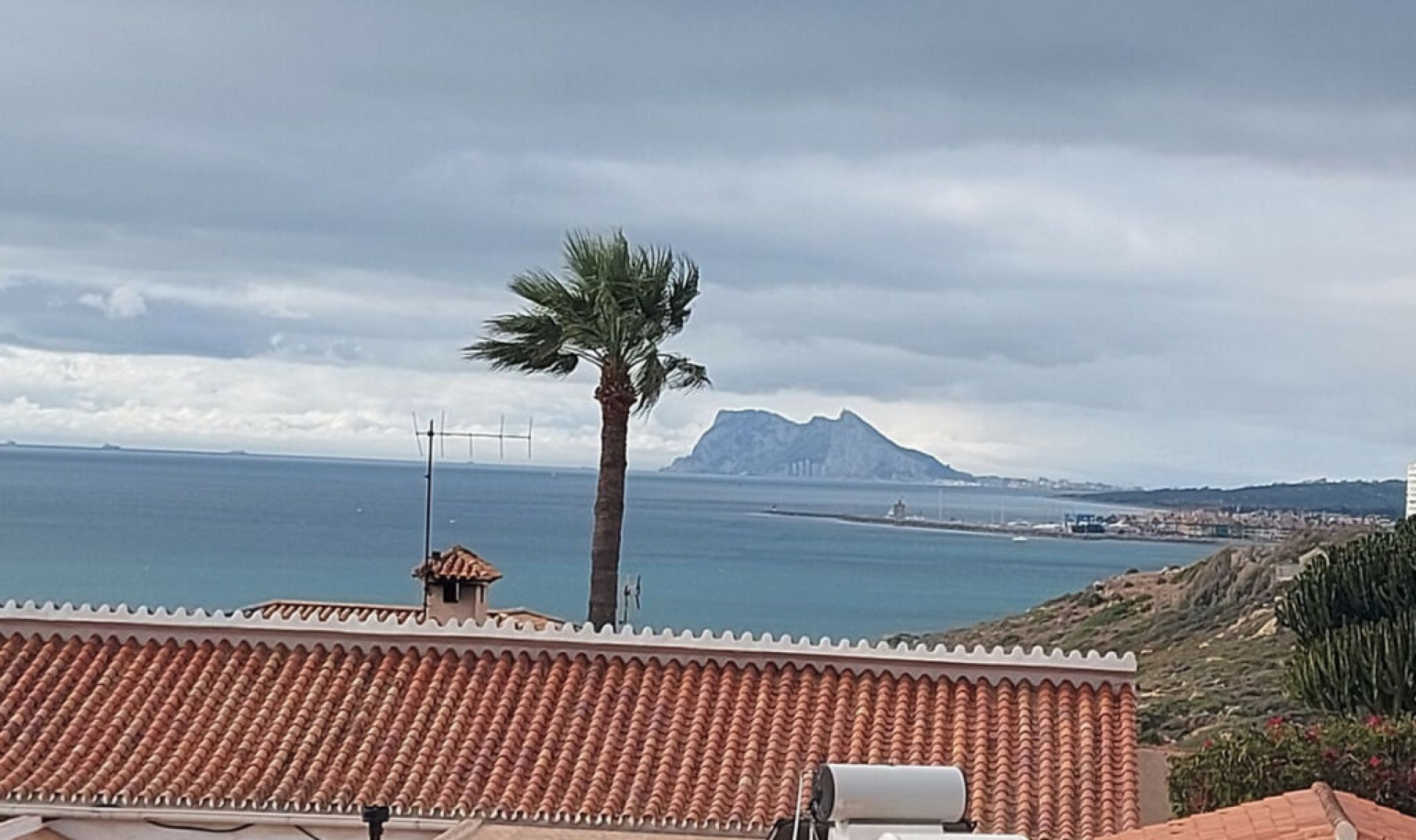 Resale - House -
Manilva