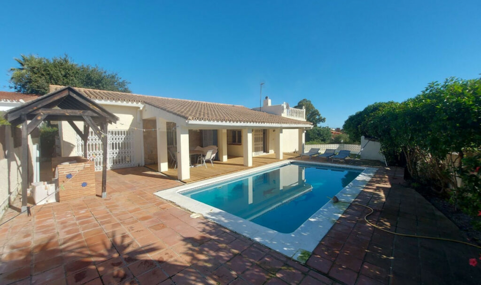 Resale - House -
Manilva