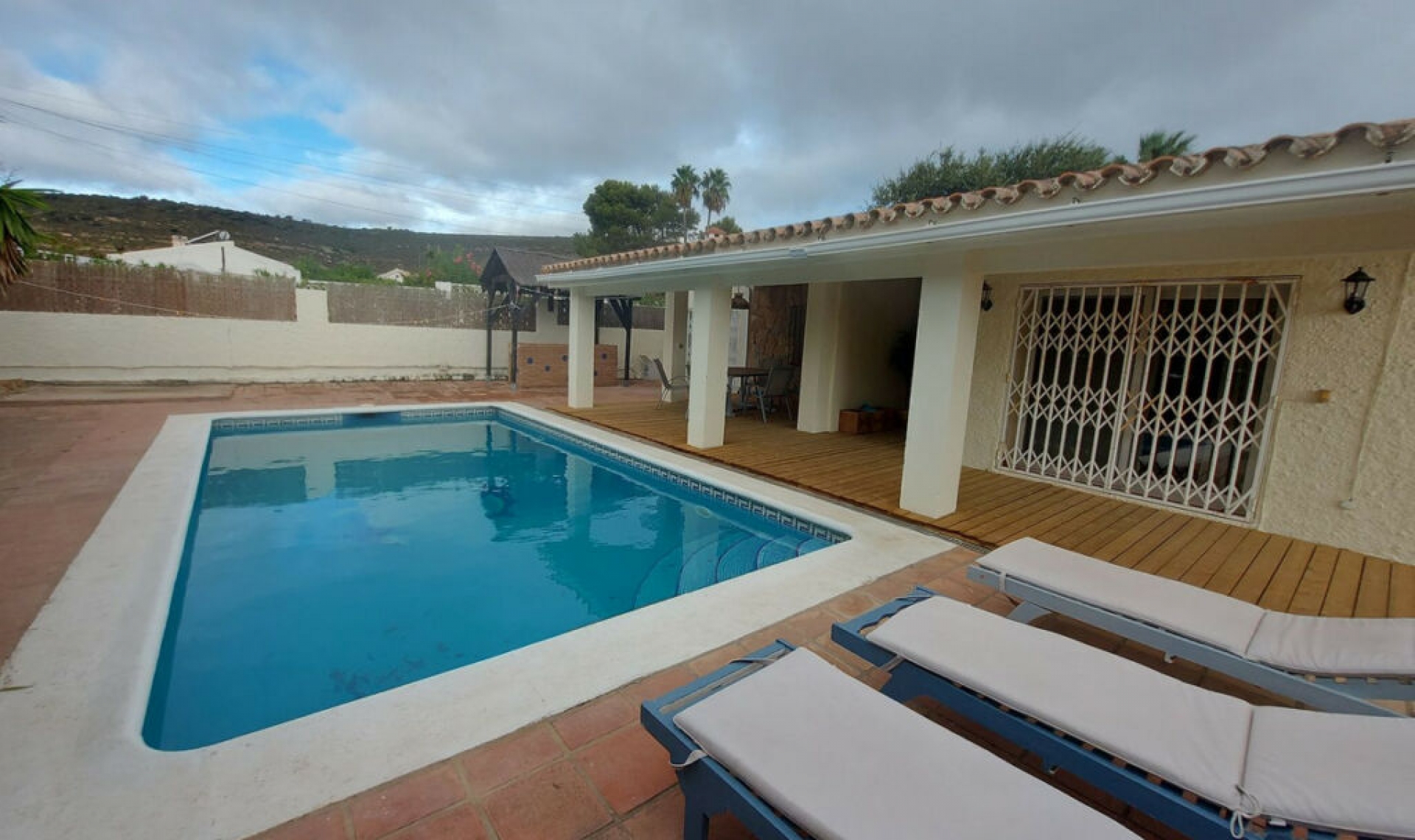Resale - House -
Manilva