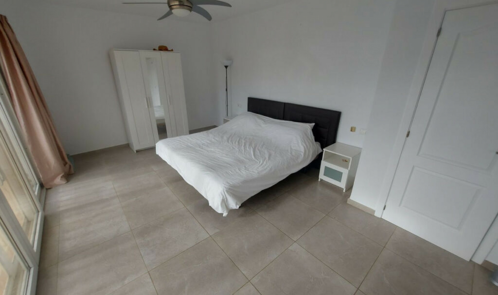 Resale - House -
Manilva
