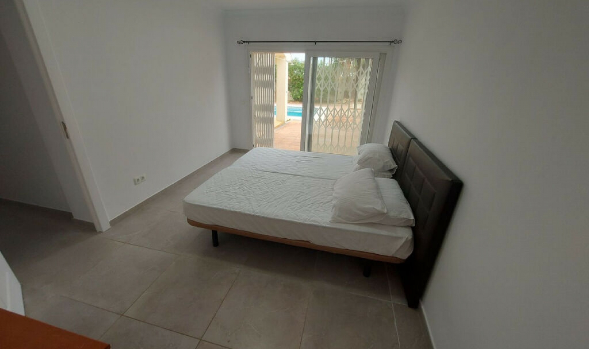 Resale - House -
Manilva