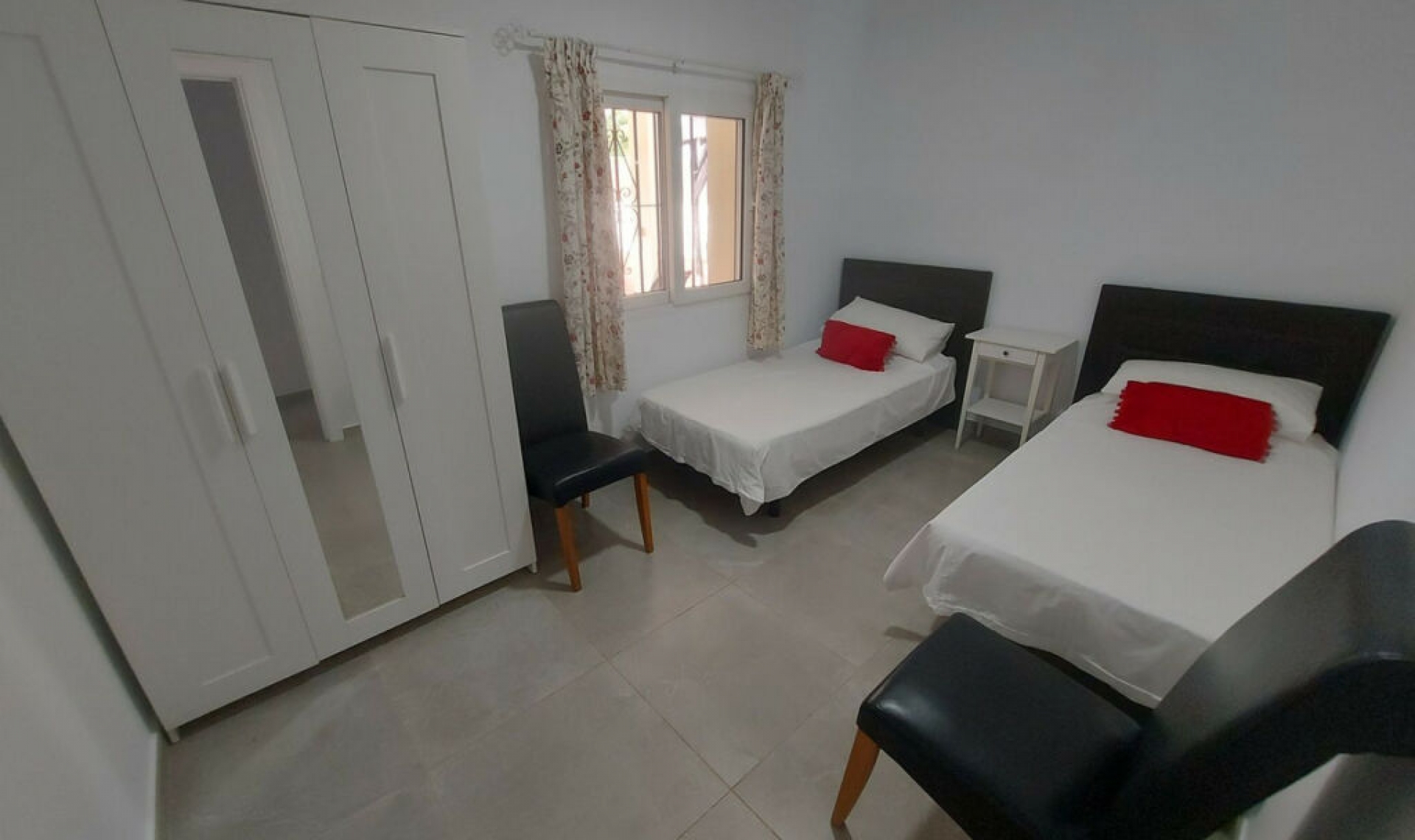 Resale - House -
Manilva