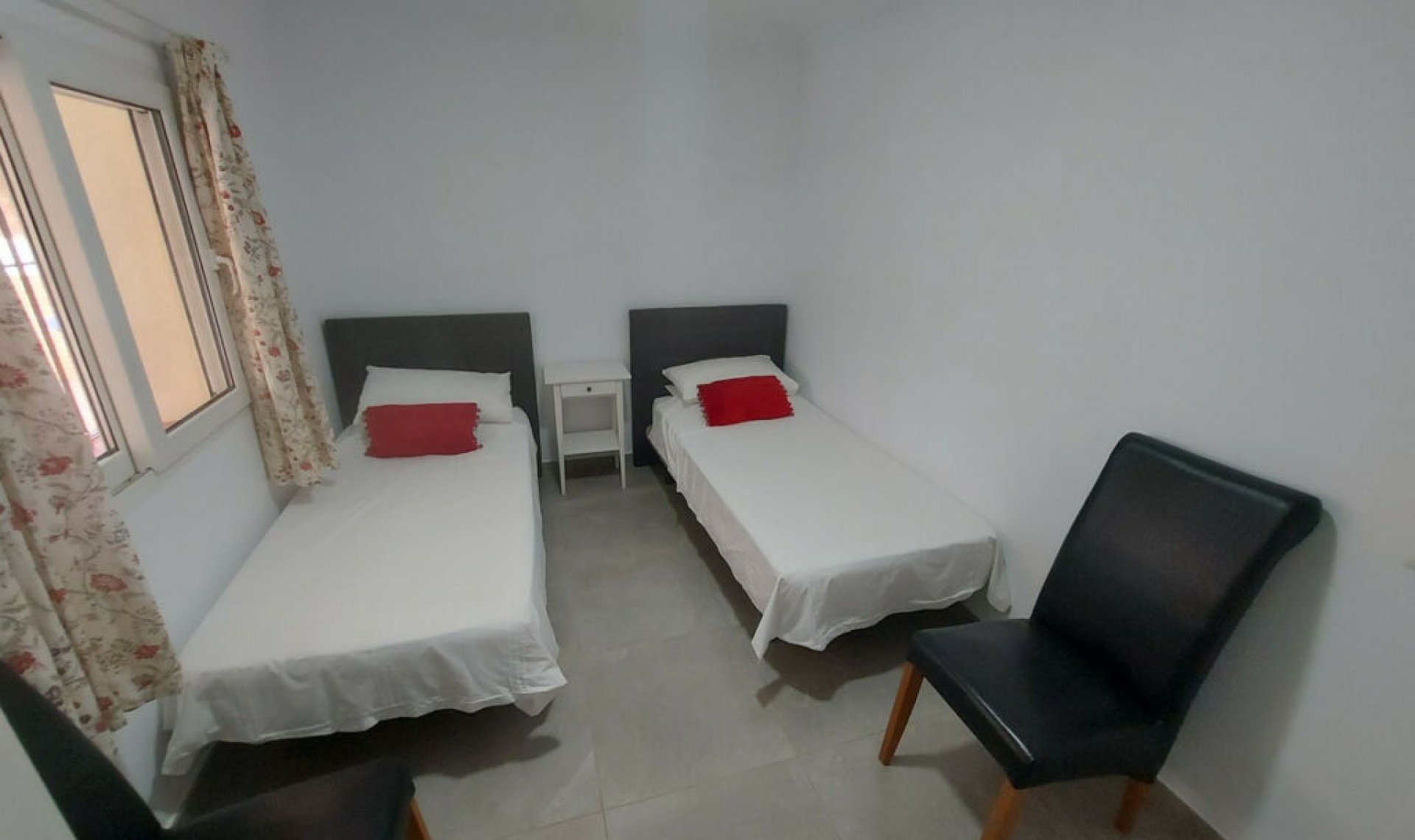Resale - House -
Manilva
