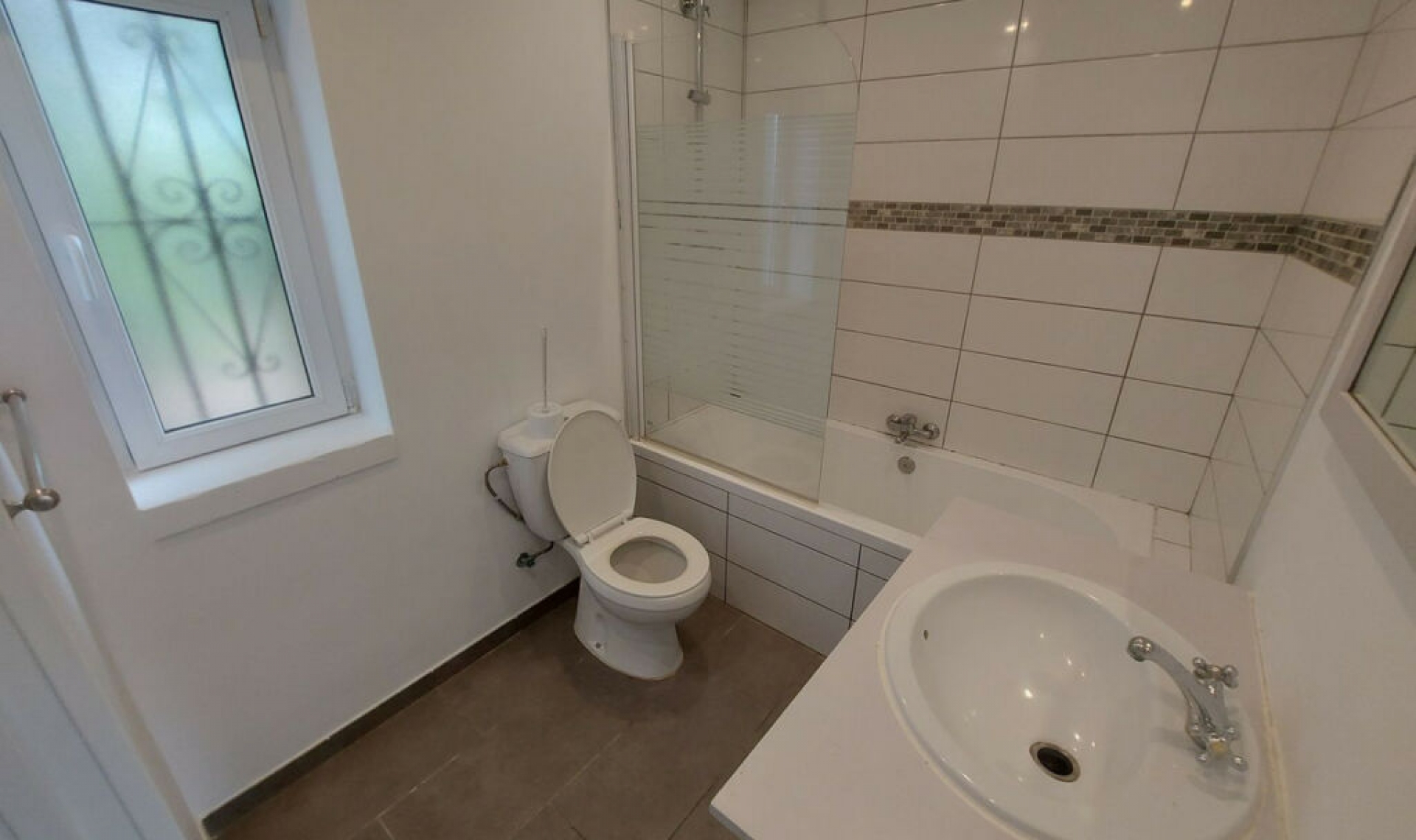 Resale - House -
Manilva