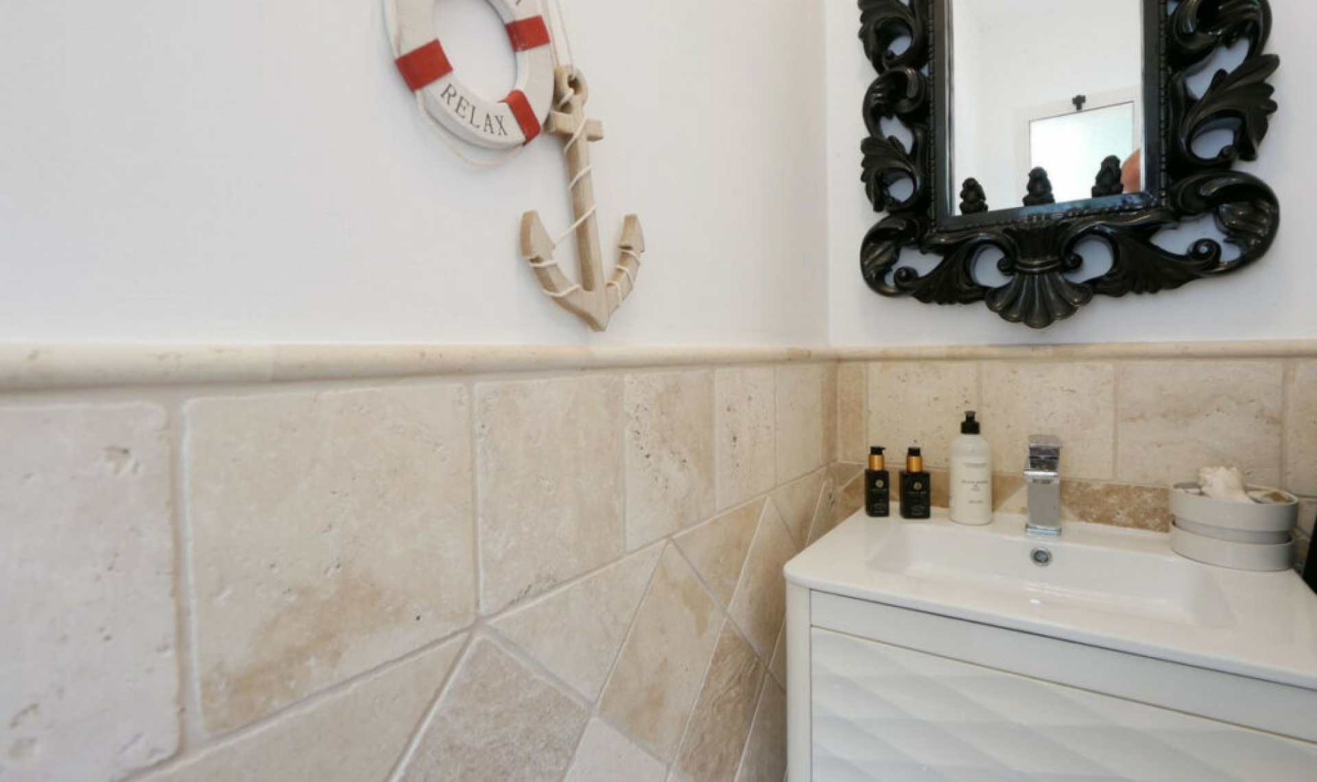 Resale - House -
Manilva