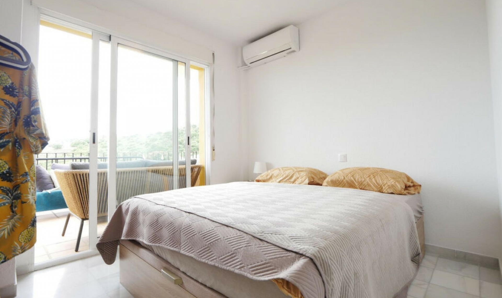 Resale - House -
Manilva