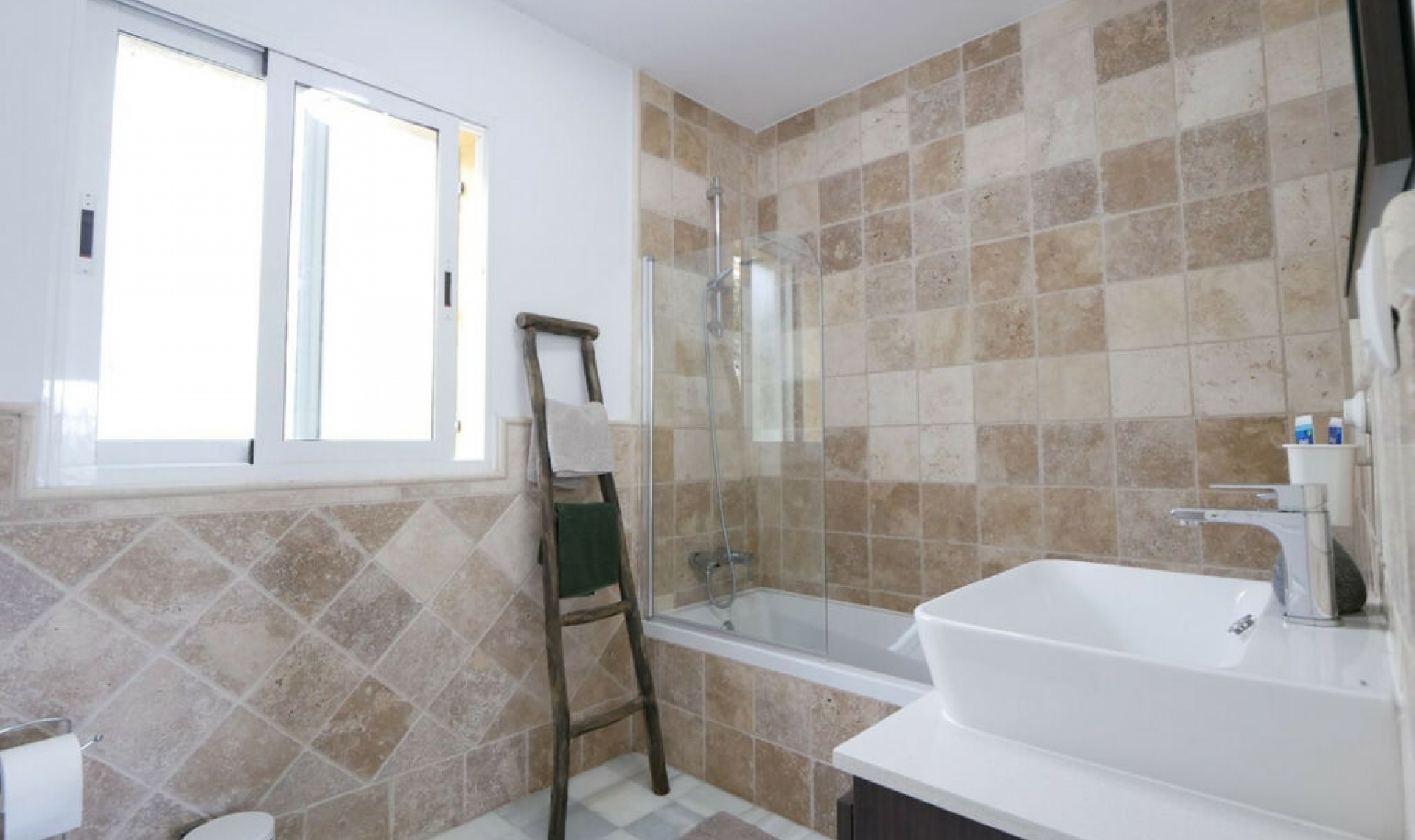 Resale - House -
Manilva