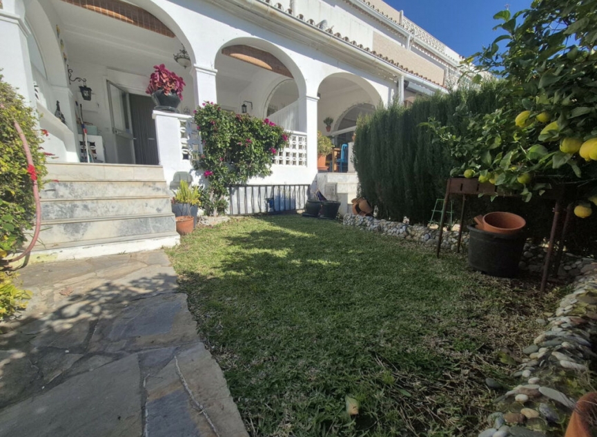 Resale - House -
Manilva