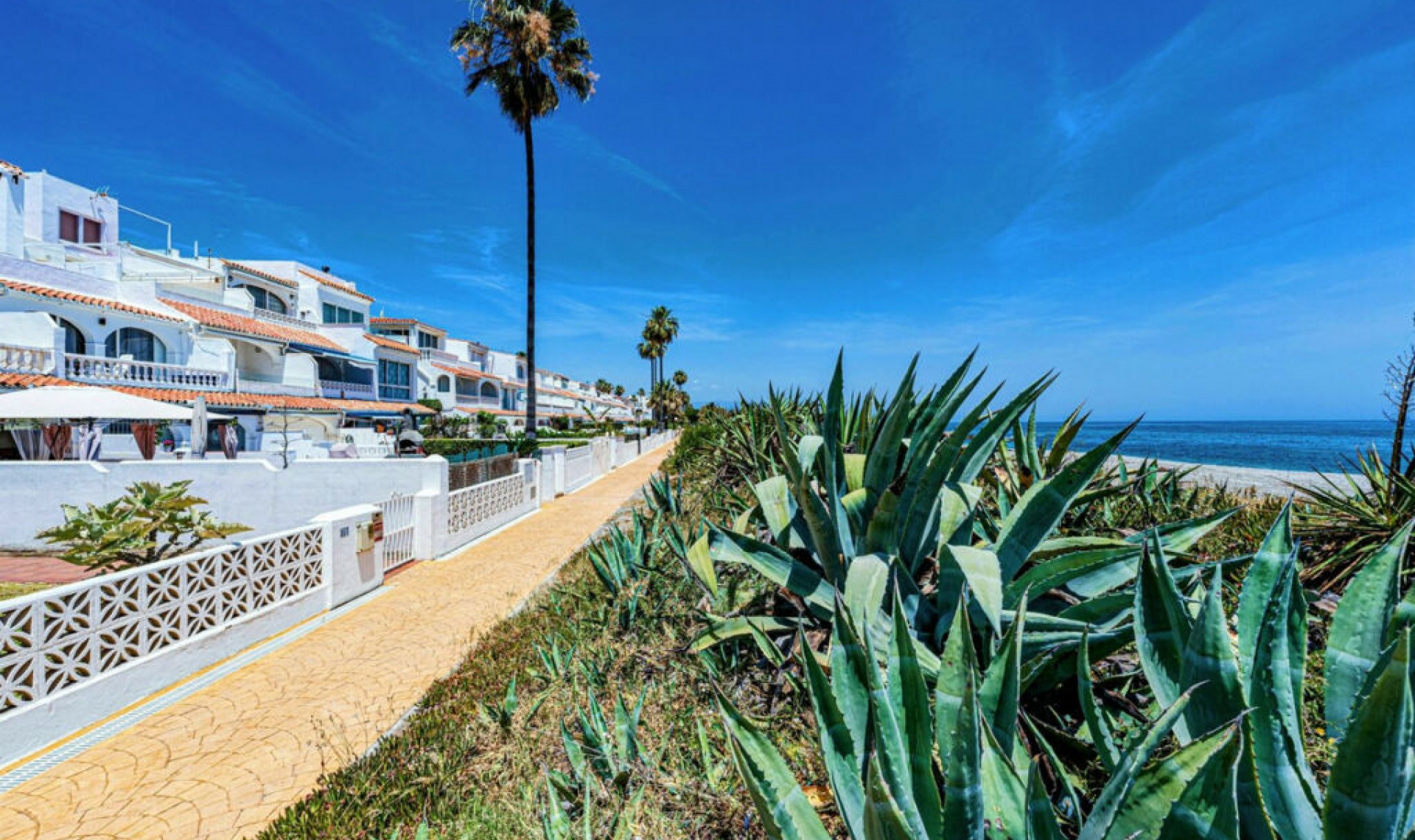 Resale - House -
Manilva