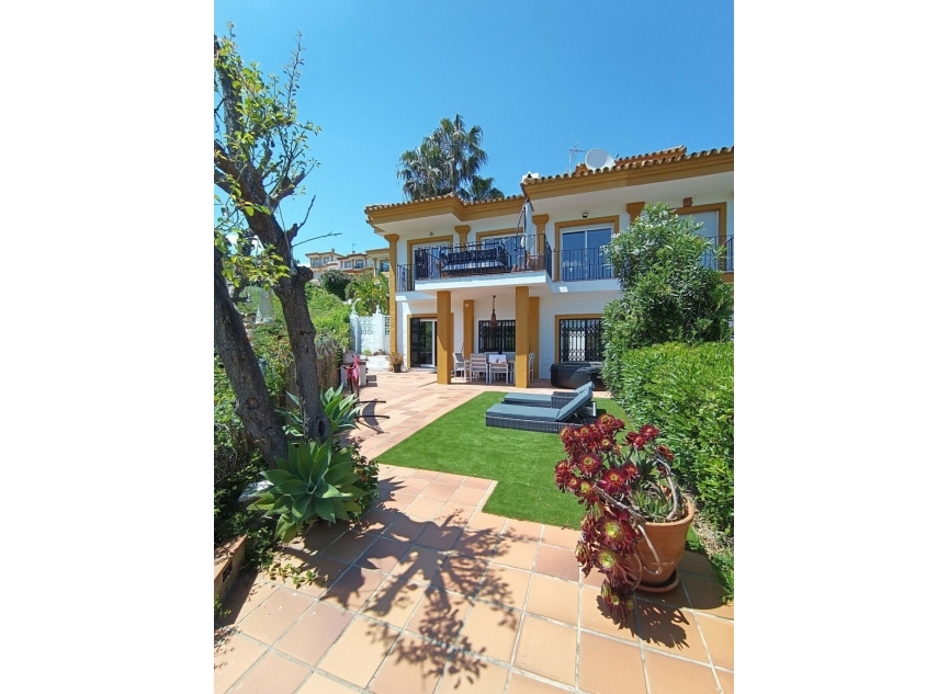 Resale - House -
Manilva
