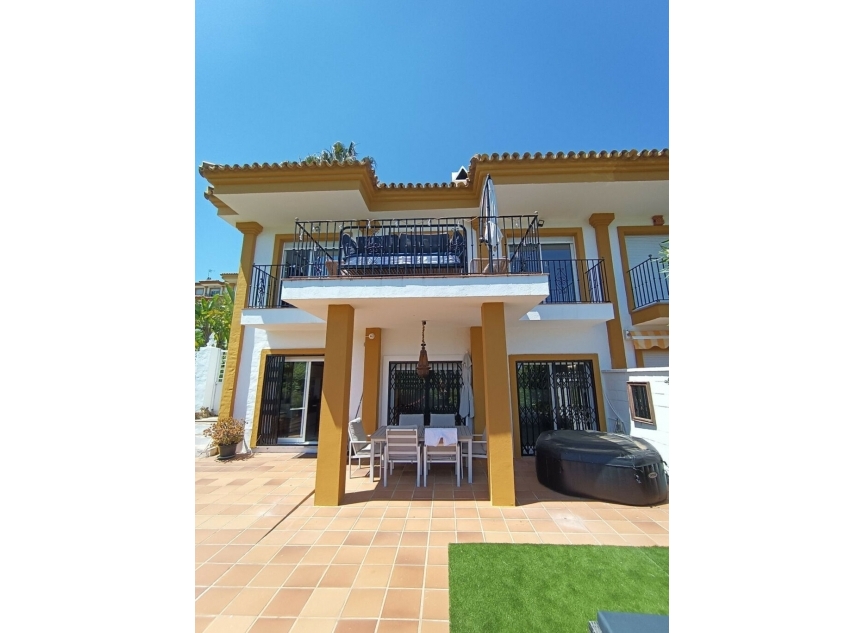 Resale - House -
Manilva