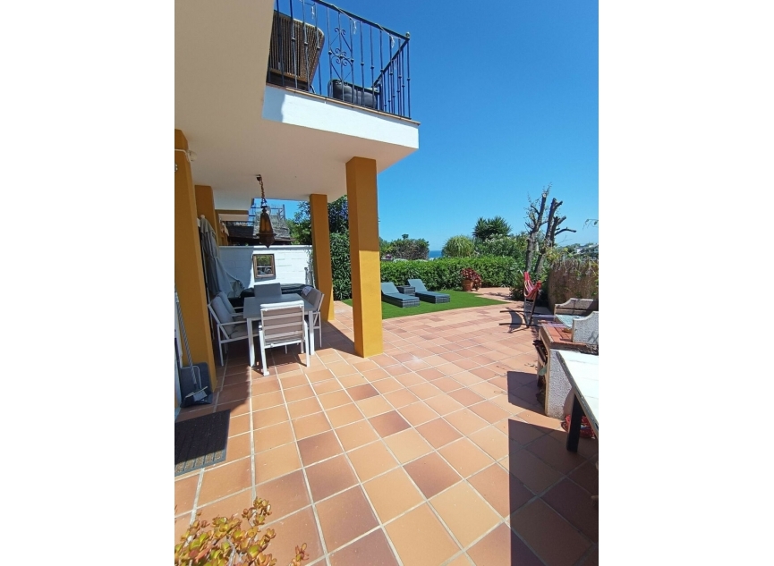 Resale - House -
Manilva