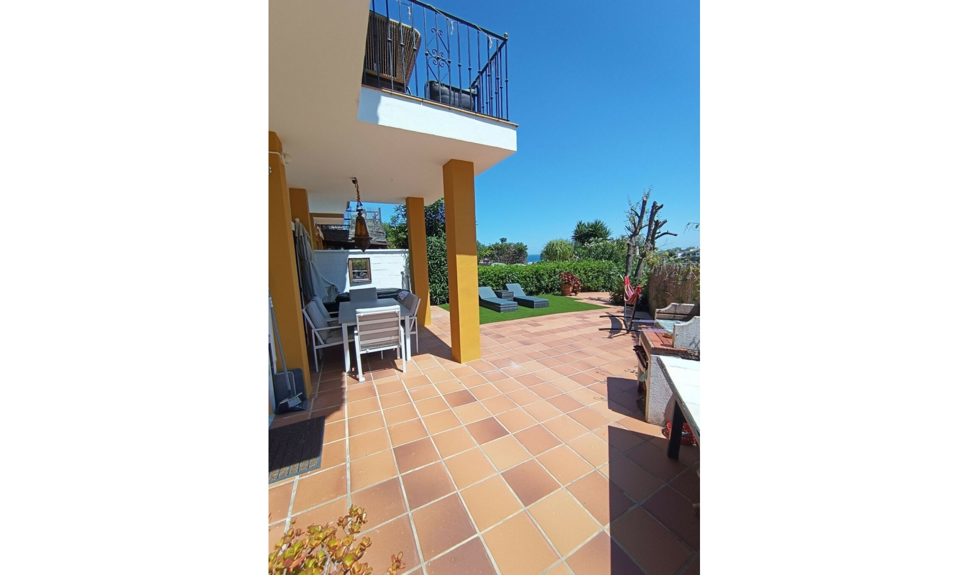 Resale - House -
Manilva