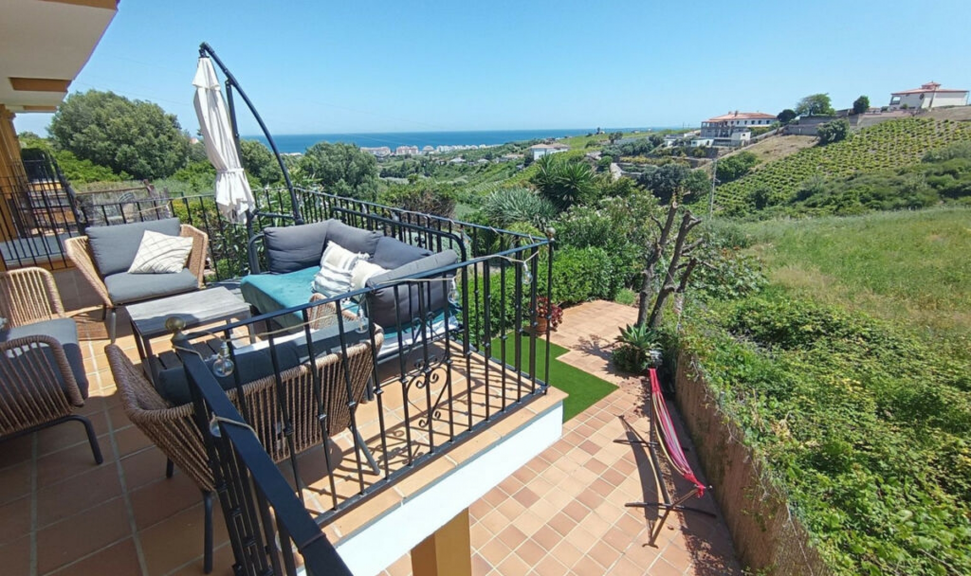 Resale - House -
Manilva