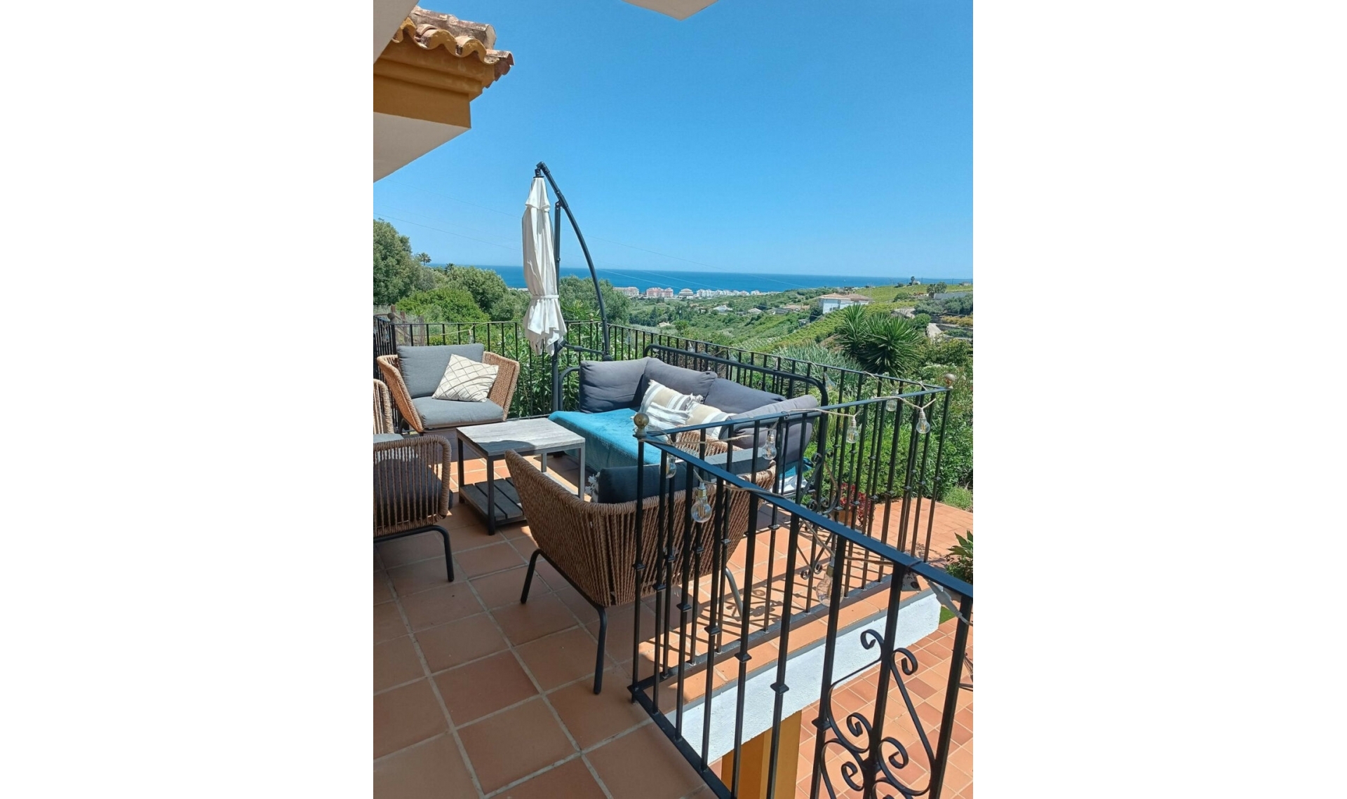 Resale - House -
Manilva