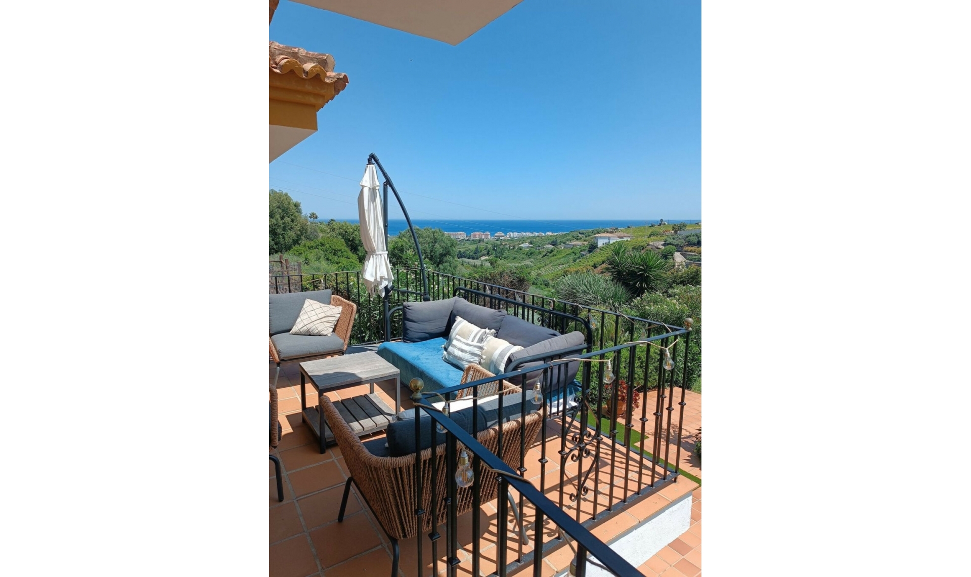 Resale - House -
Manilva