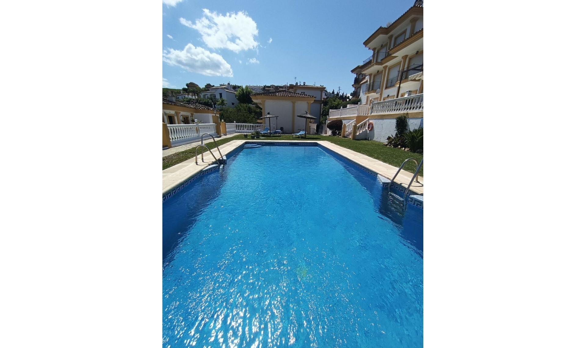 Resale - House -
Manilva