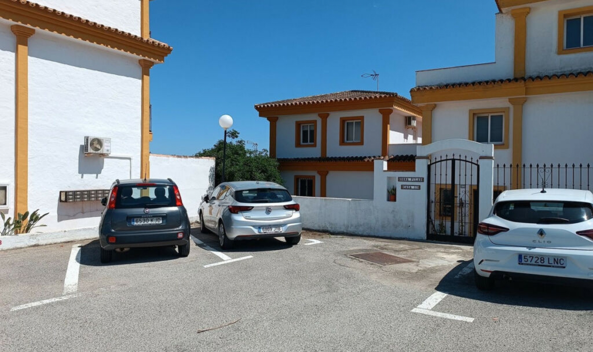 Resale - House -
Manilva