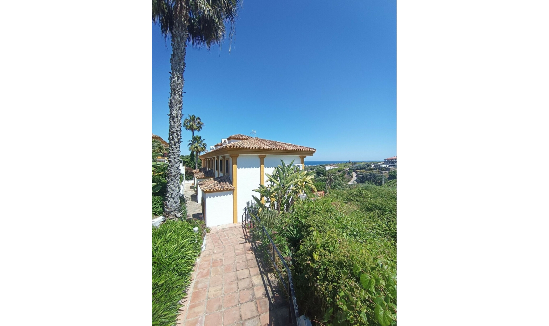 Resale - House -
Manilva