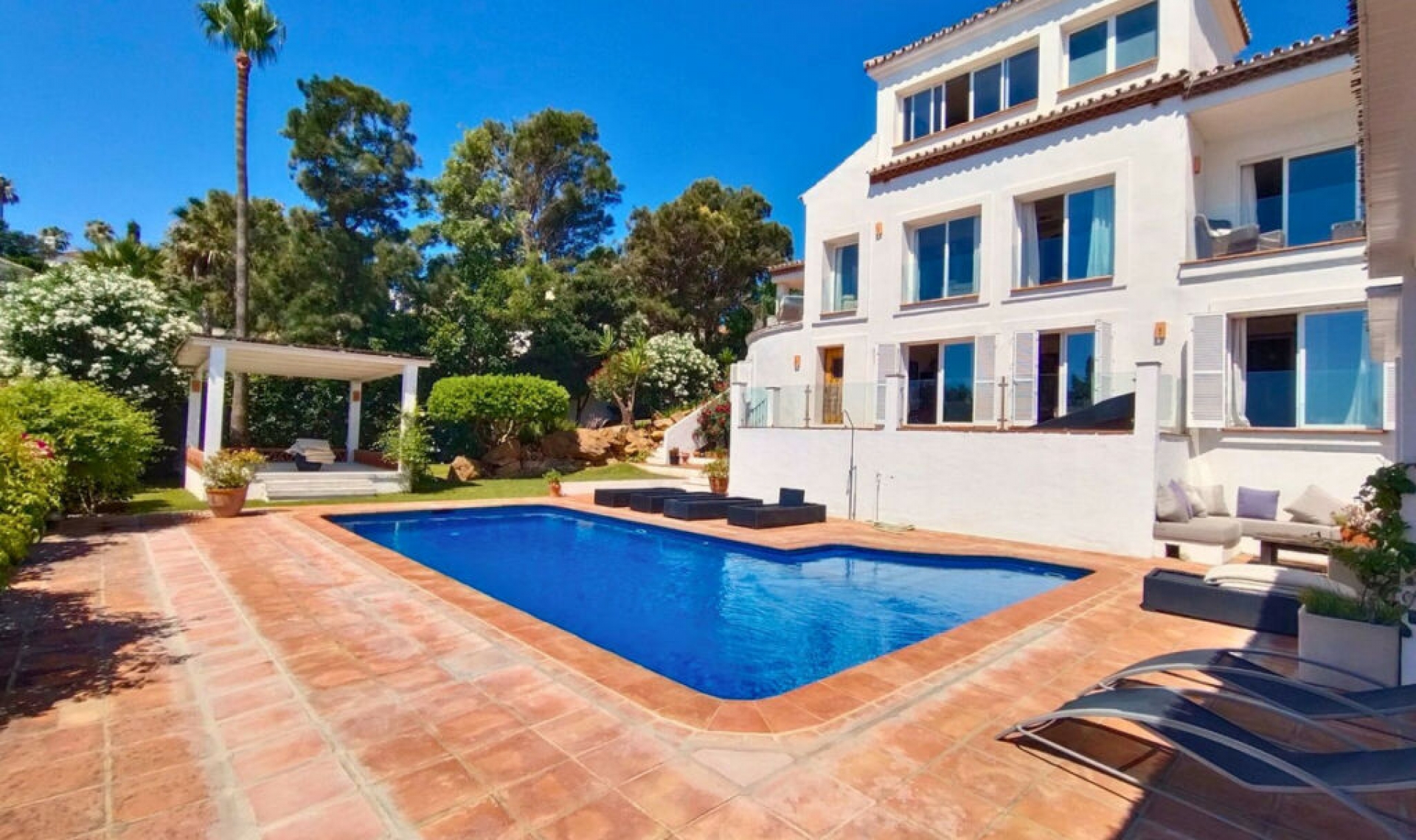 Resale - House -
Manilva