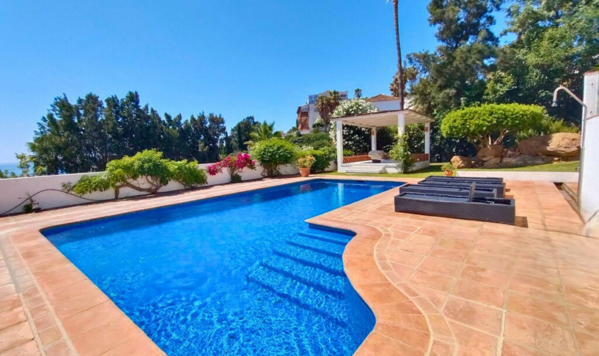 Resale - House -
Manilva