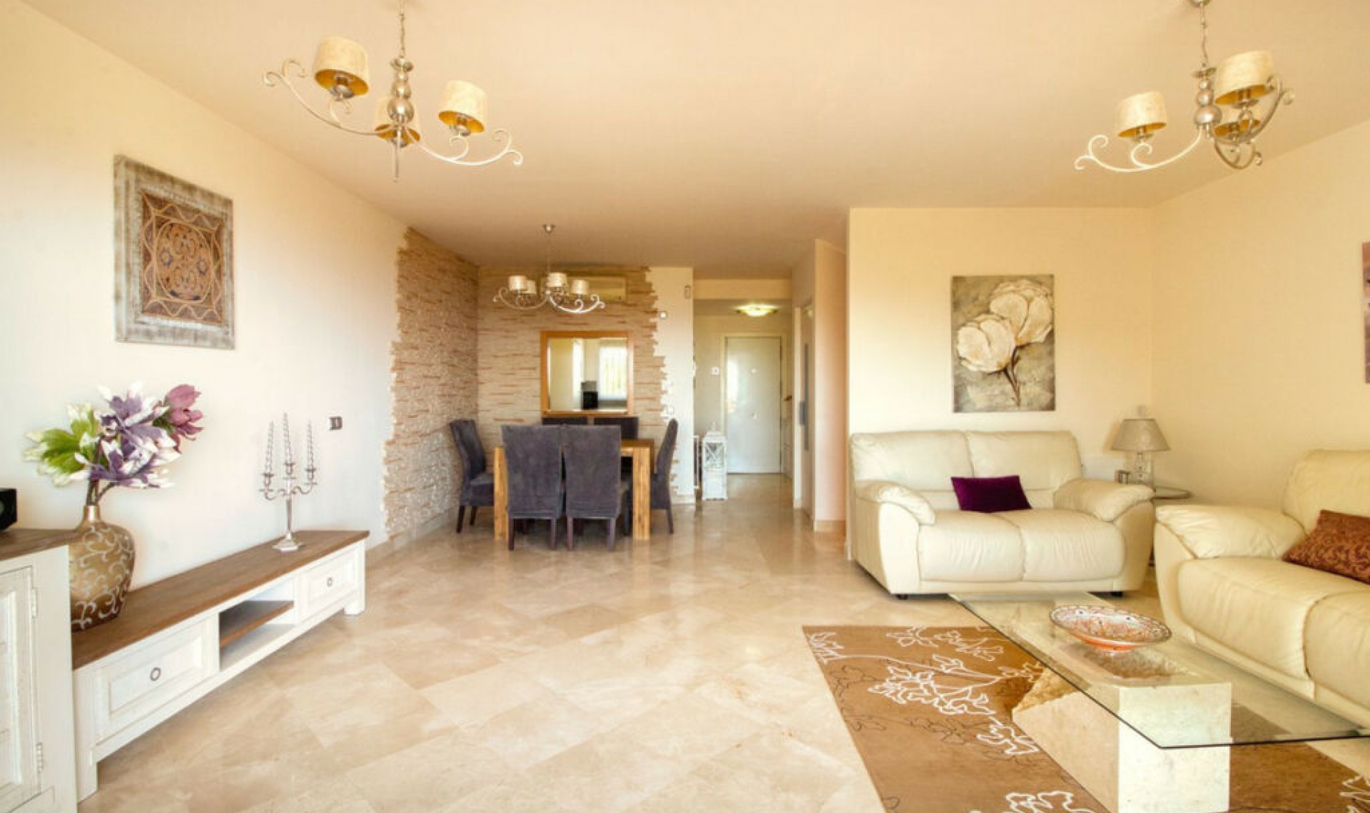 Resale - House -
Manilva