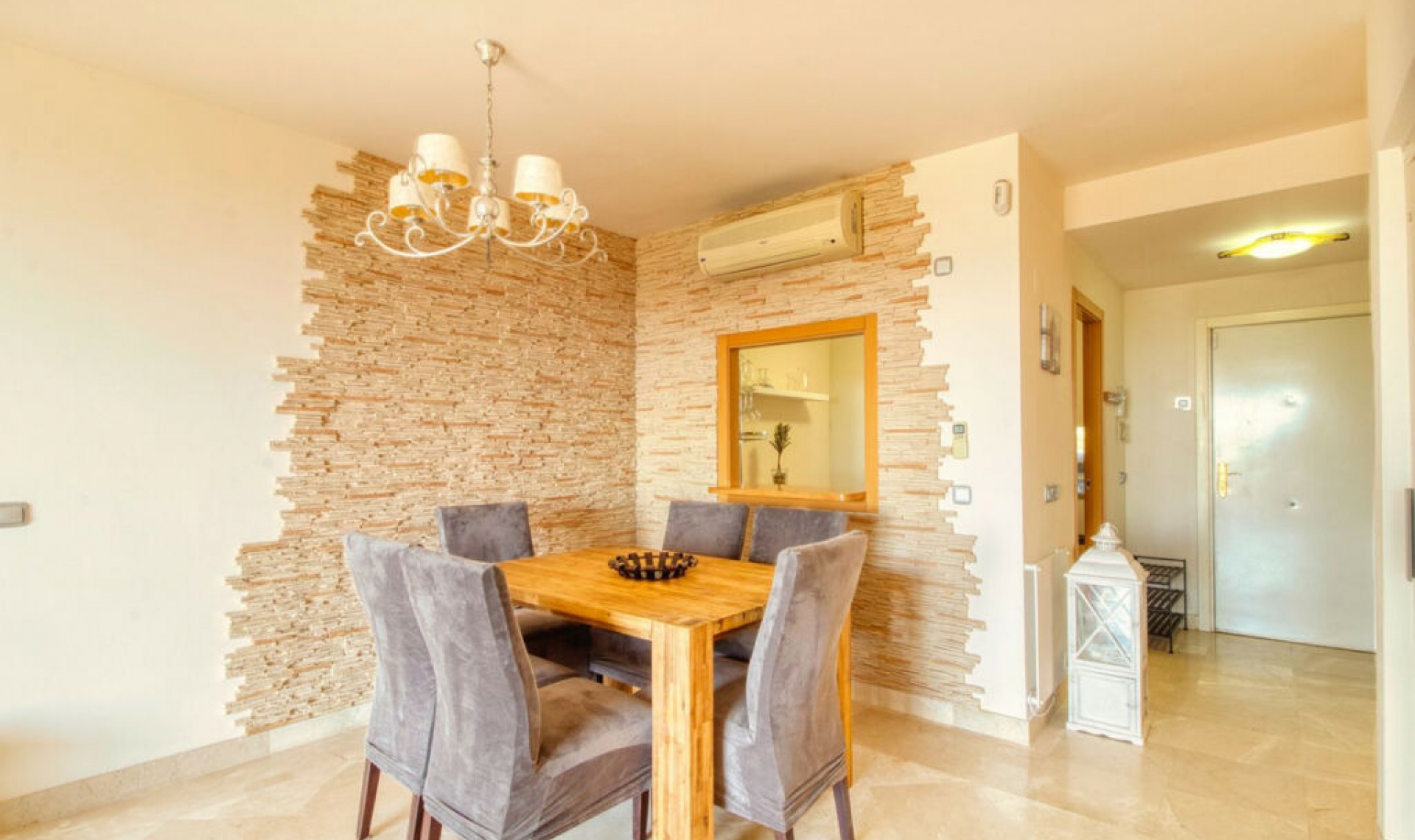 Resale - House -
Manilva