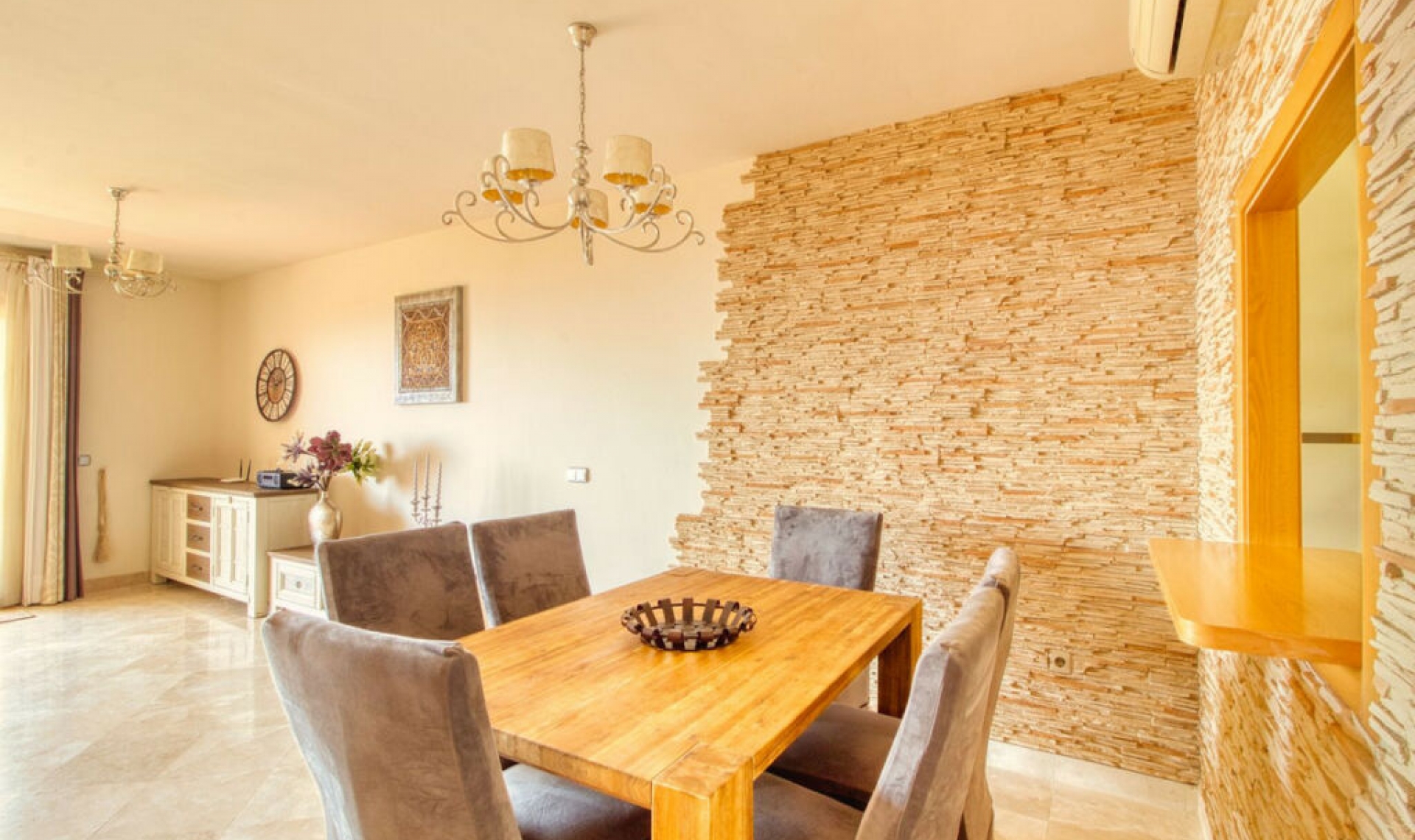 Resale - House -
Manilva