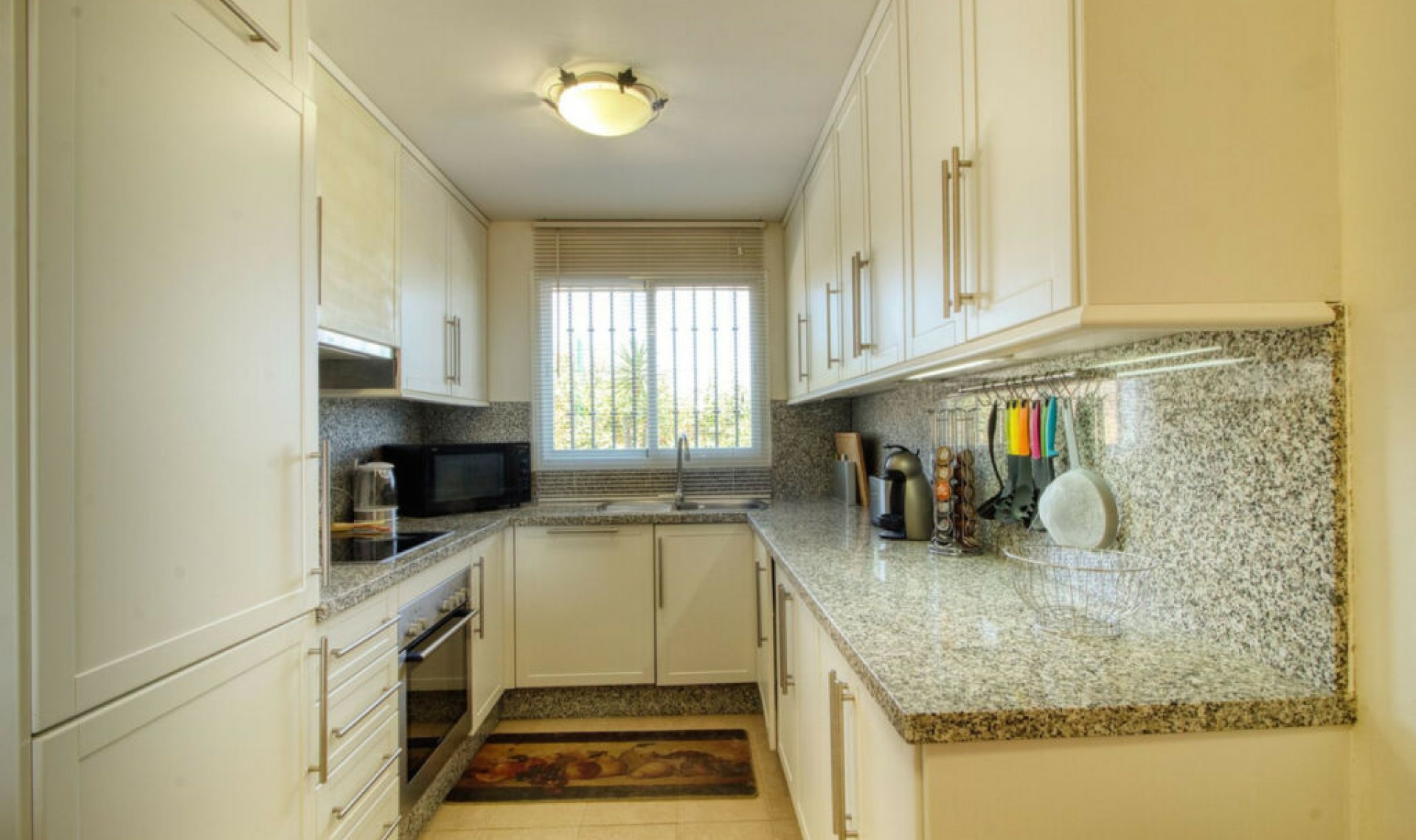 Resale - House -
Manilva