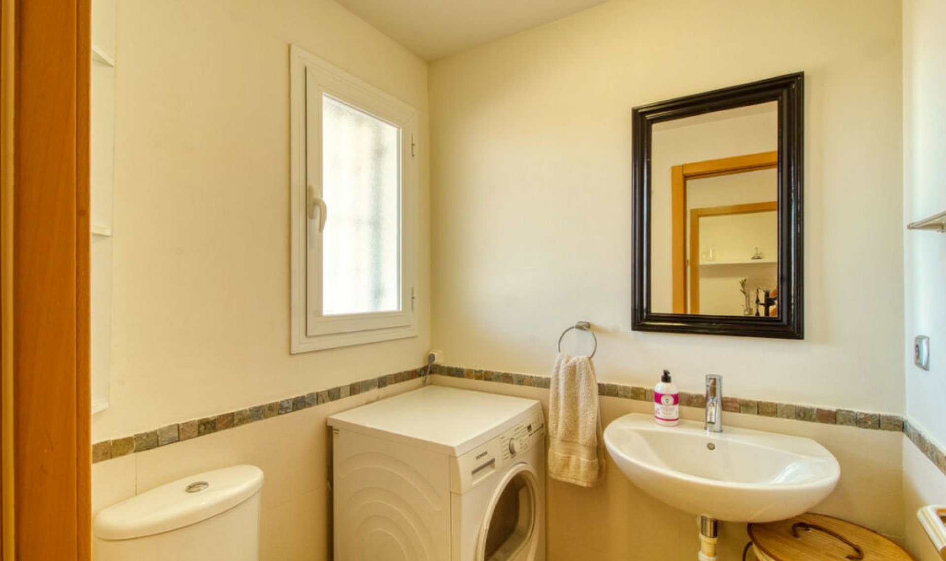 Resale - House -
Manilva