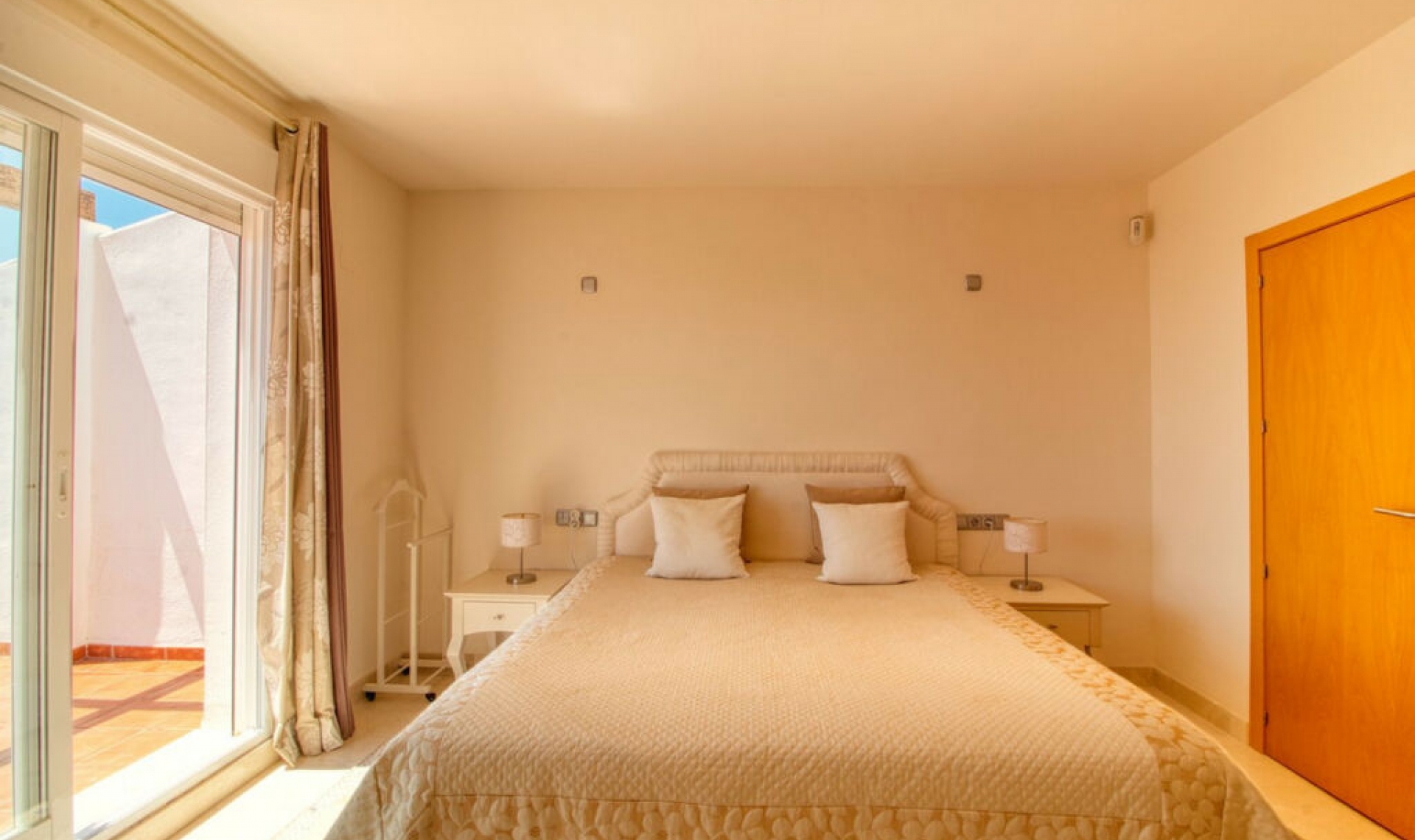 Resale - House -
Manilva