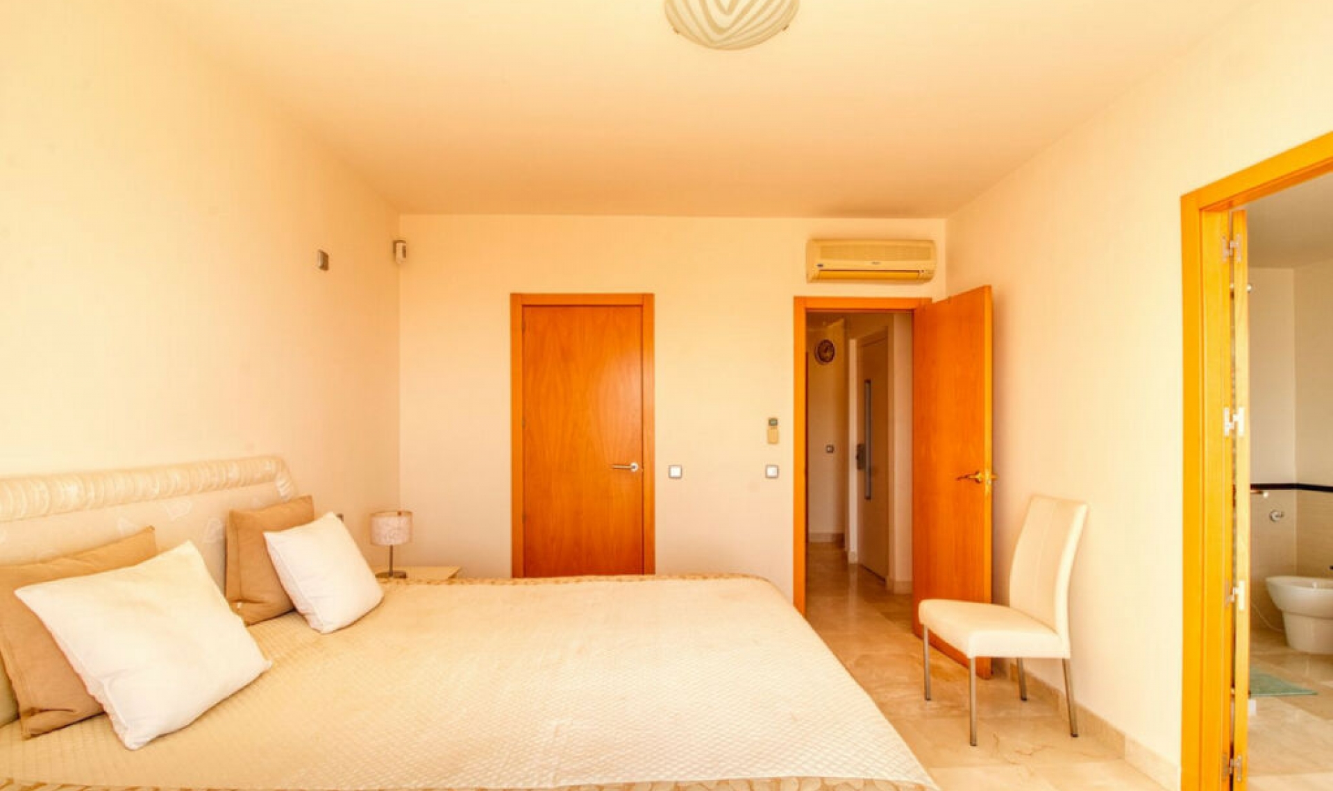 Resale - House -
Manilva