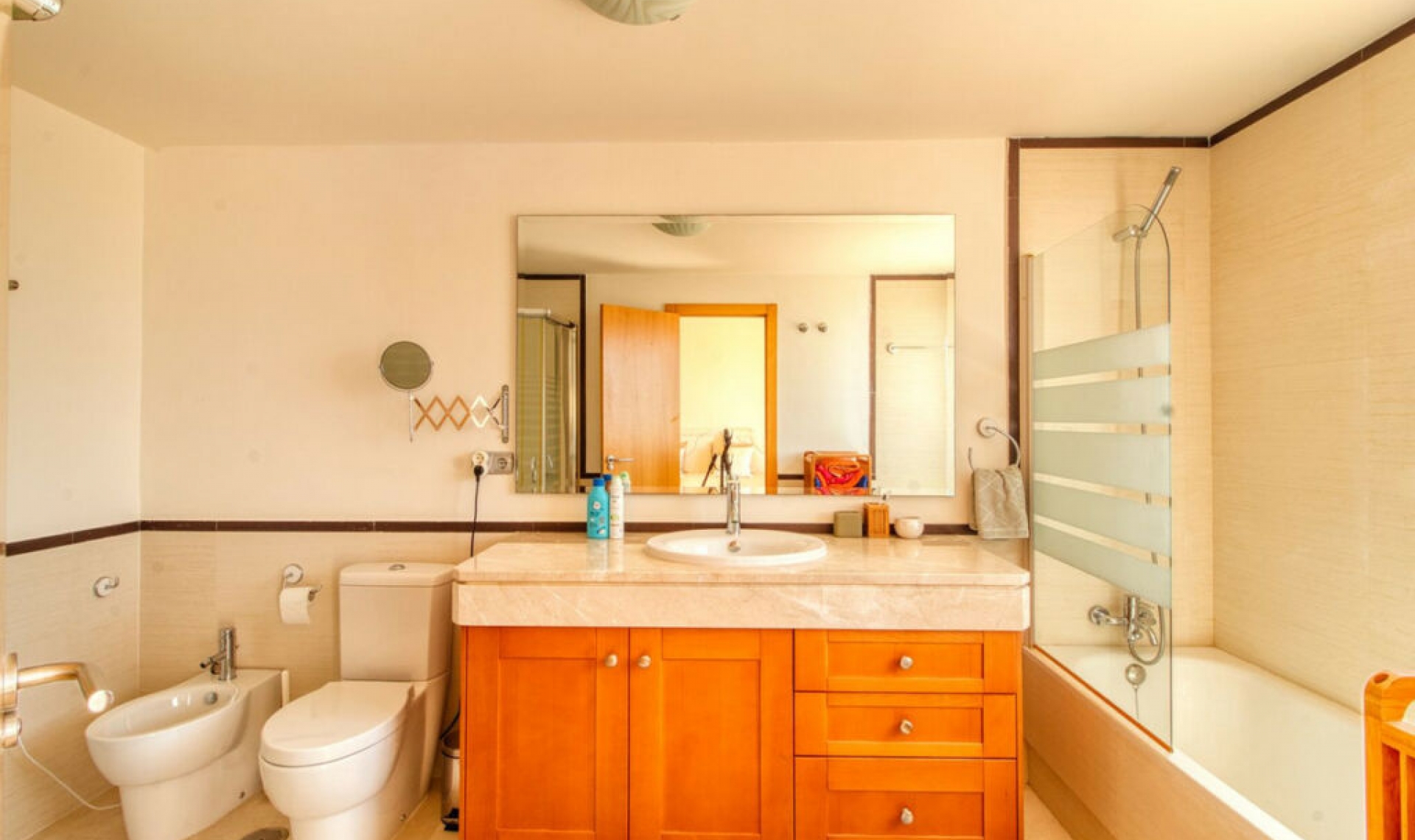 Resale - House -
Manilva