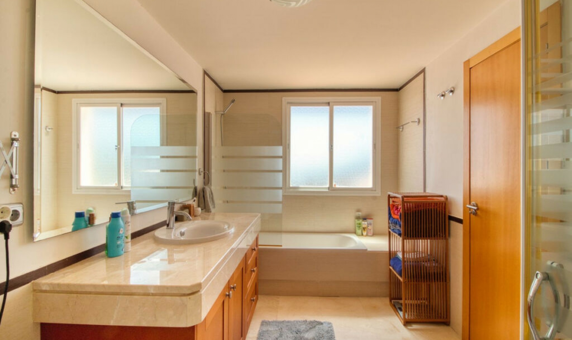 Resale - House -
Manilva